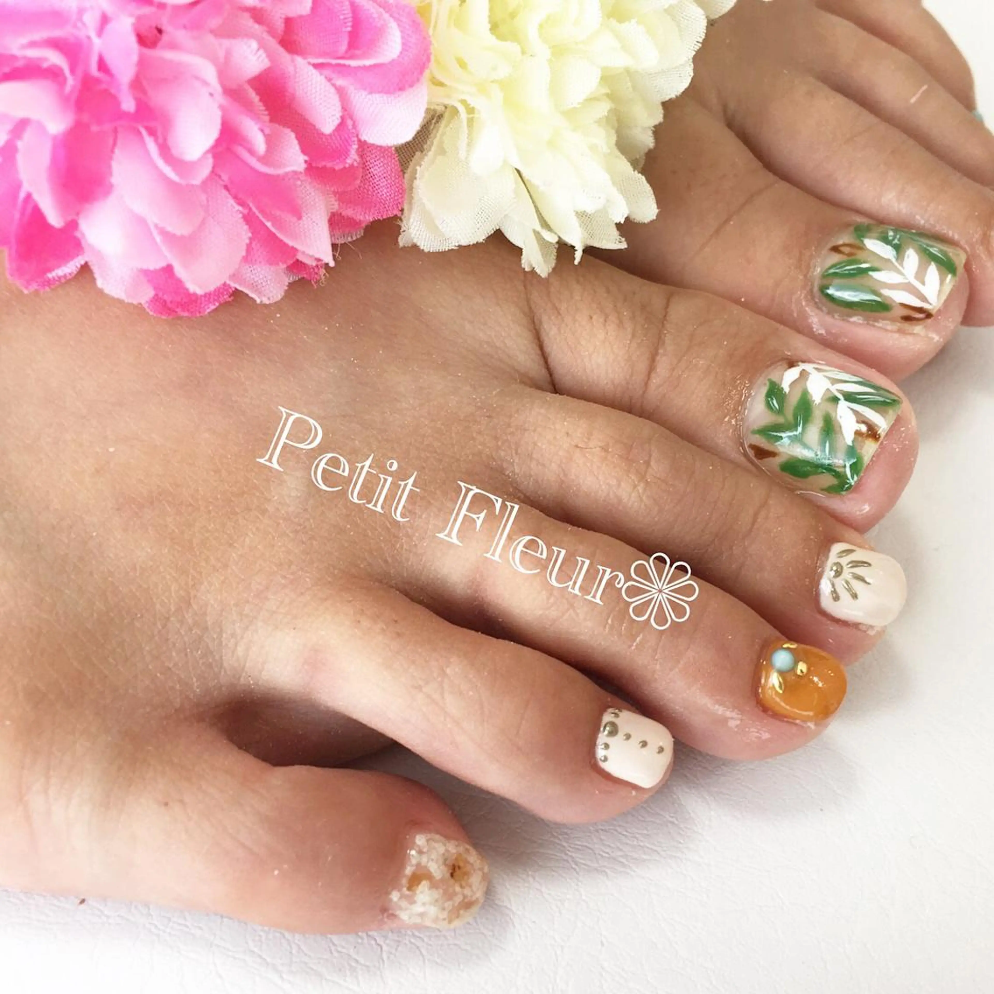 ネイル クリアネイル 夏ネイル Petit Fleur所属・青柳 亜梨奈のマツエク・マツパデザイン