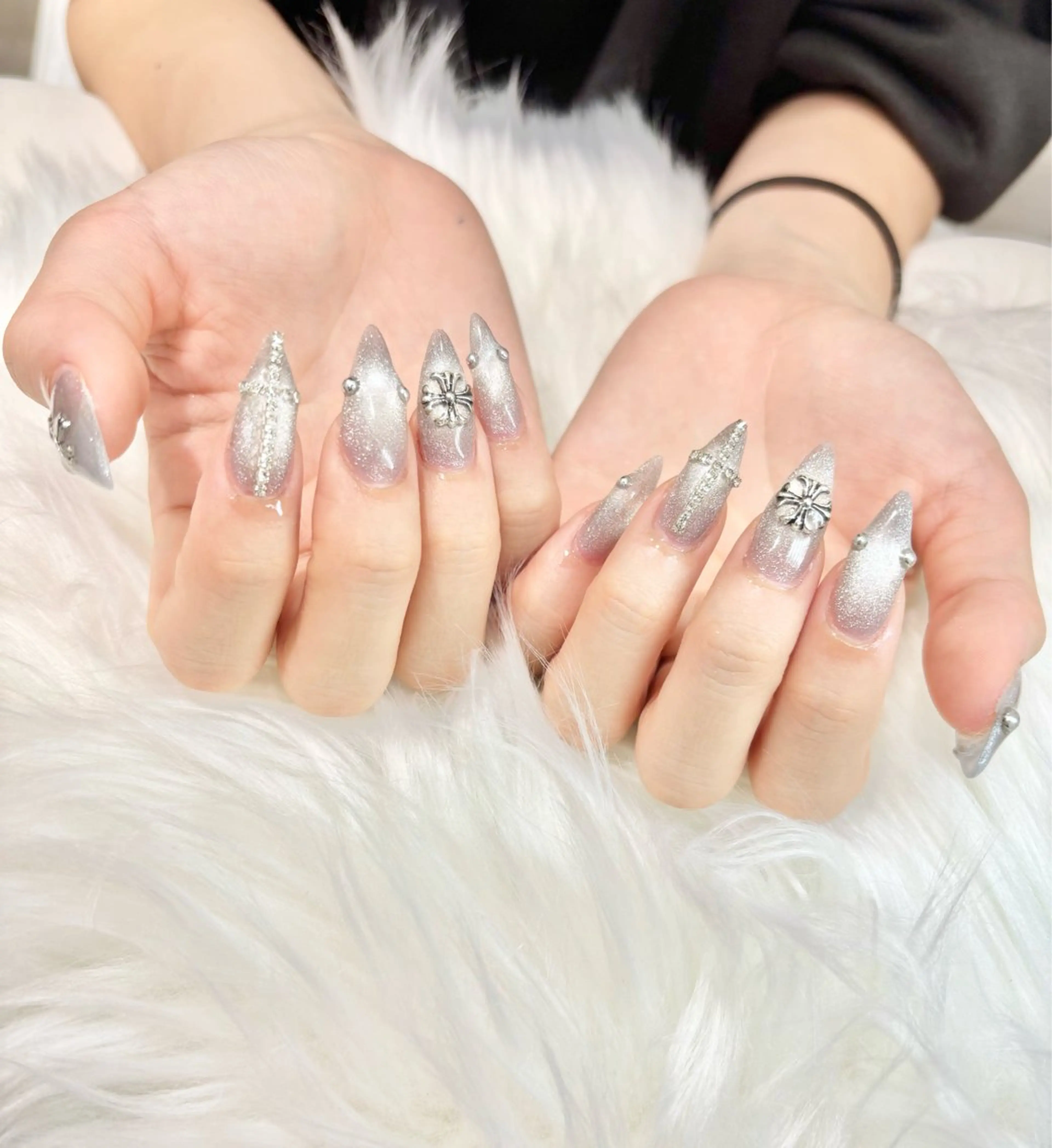 ネイル アートネイル フレンチネイル キラキラネイル 韓国ネイル マグネットネイル Angie Nail所属・Angie Nail CHIYURIのネイルデザイン