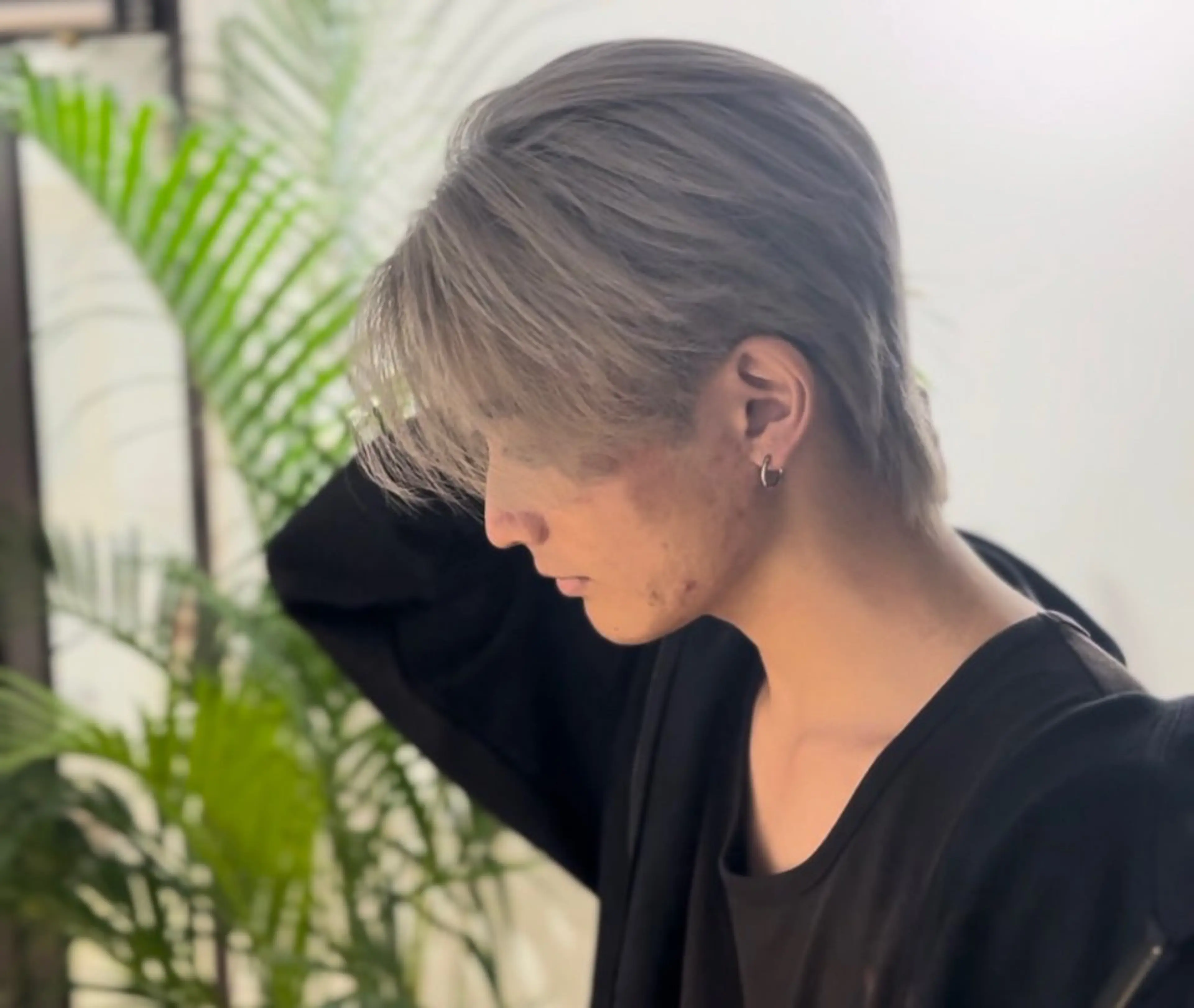 ショート カラー メンズ メンズブリーチ メンズハイトーン ブリーチ ハイトーンカラー ヘアカラー hair studio Zen所属・Kensho 京都駅 ケアブリーチのヘアスタイル
