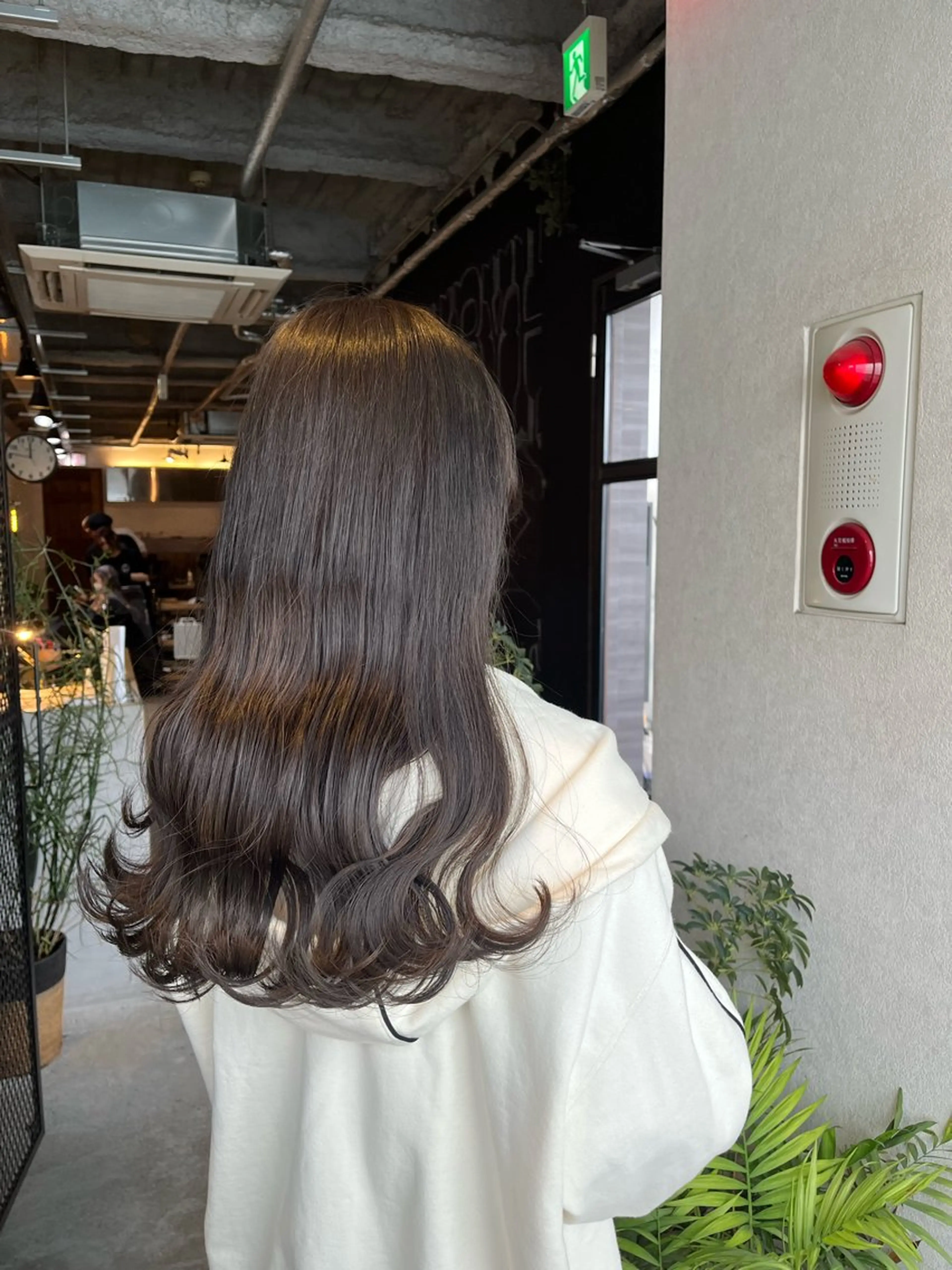 ロング カラー ベージュカラー ブリーチ オリーブベージュ the OSCAR所属・韓国ヘアスタイリスト Harukaのヘアスタイル