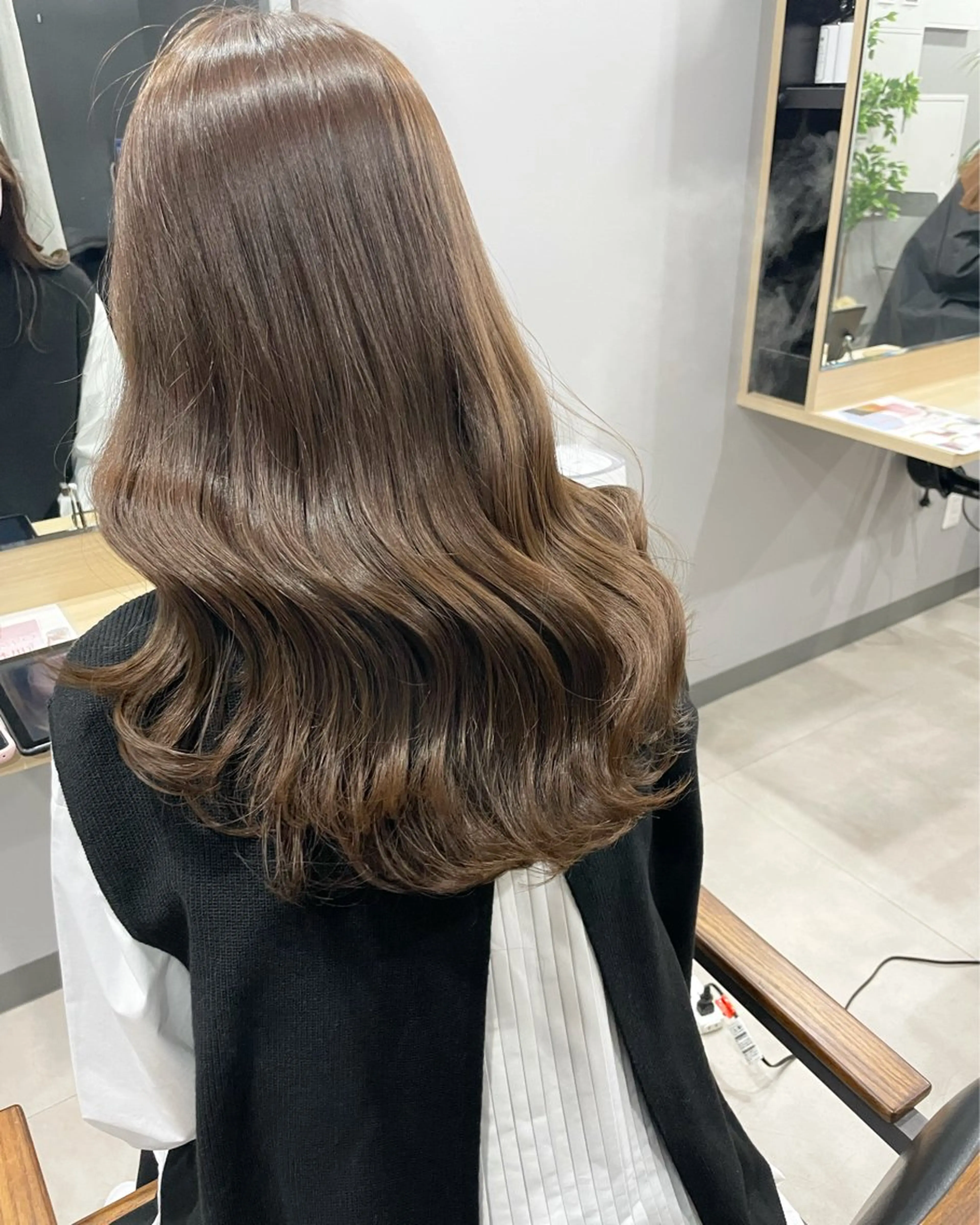 ロング カラー ベージュカラー ブリーチ 透明感カラー ダブルカラー ブリーチなしカラー ヘアカラー トリートメント Kamie 三宮のヘアスタイル