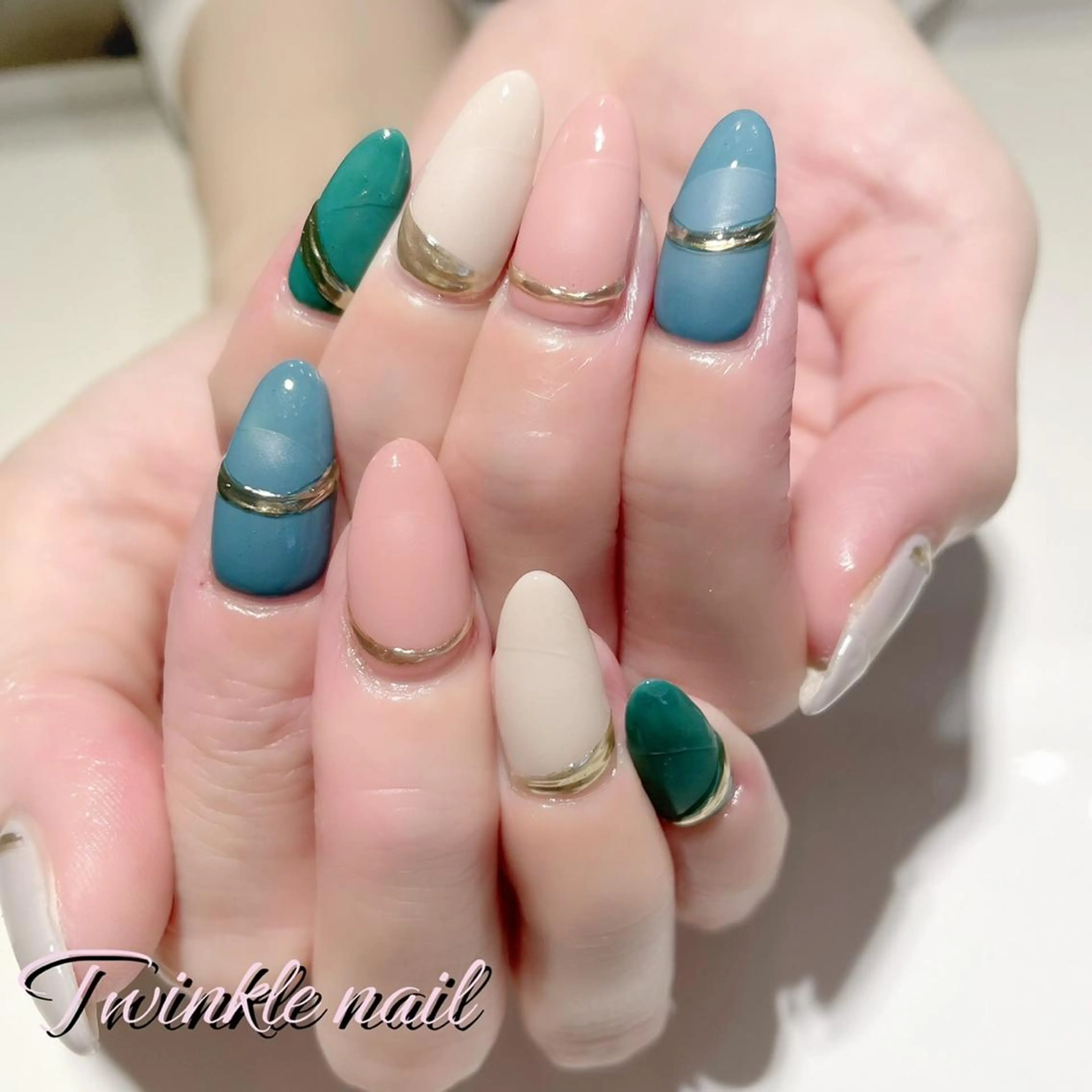 ネイル ハンドネイル ハンドケア 中井 綾香の眉毛・アイブロウイメージ