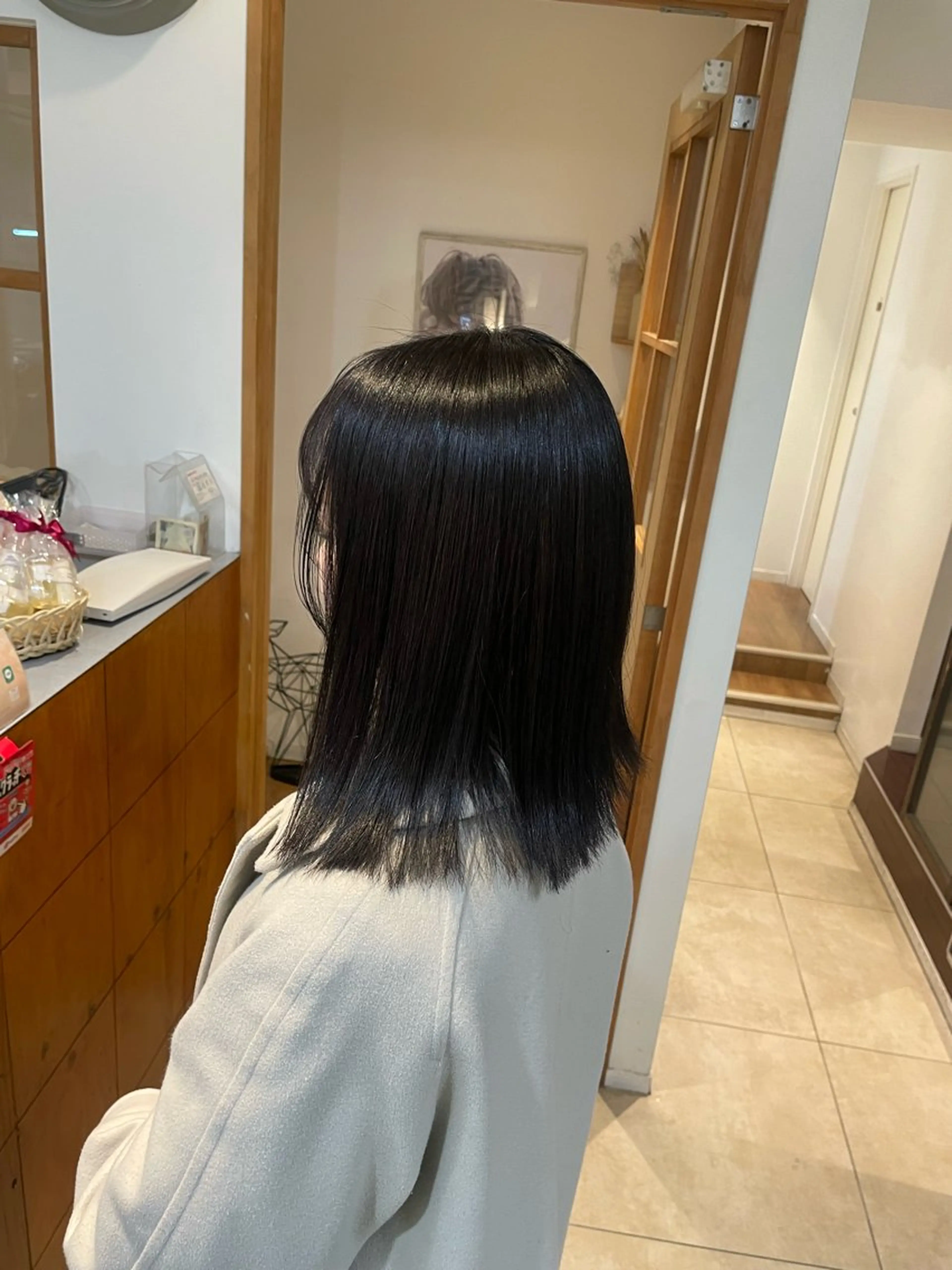 ミディアム カット ヘアカラー 秋元 佳乃のヘアスタイル