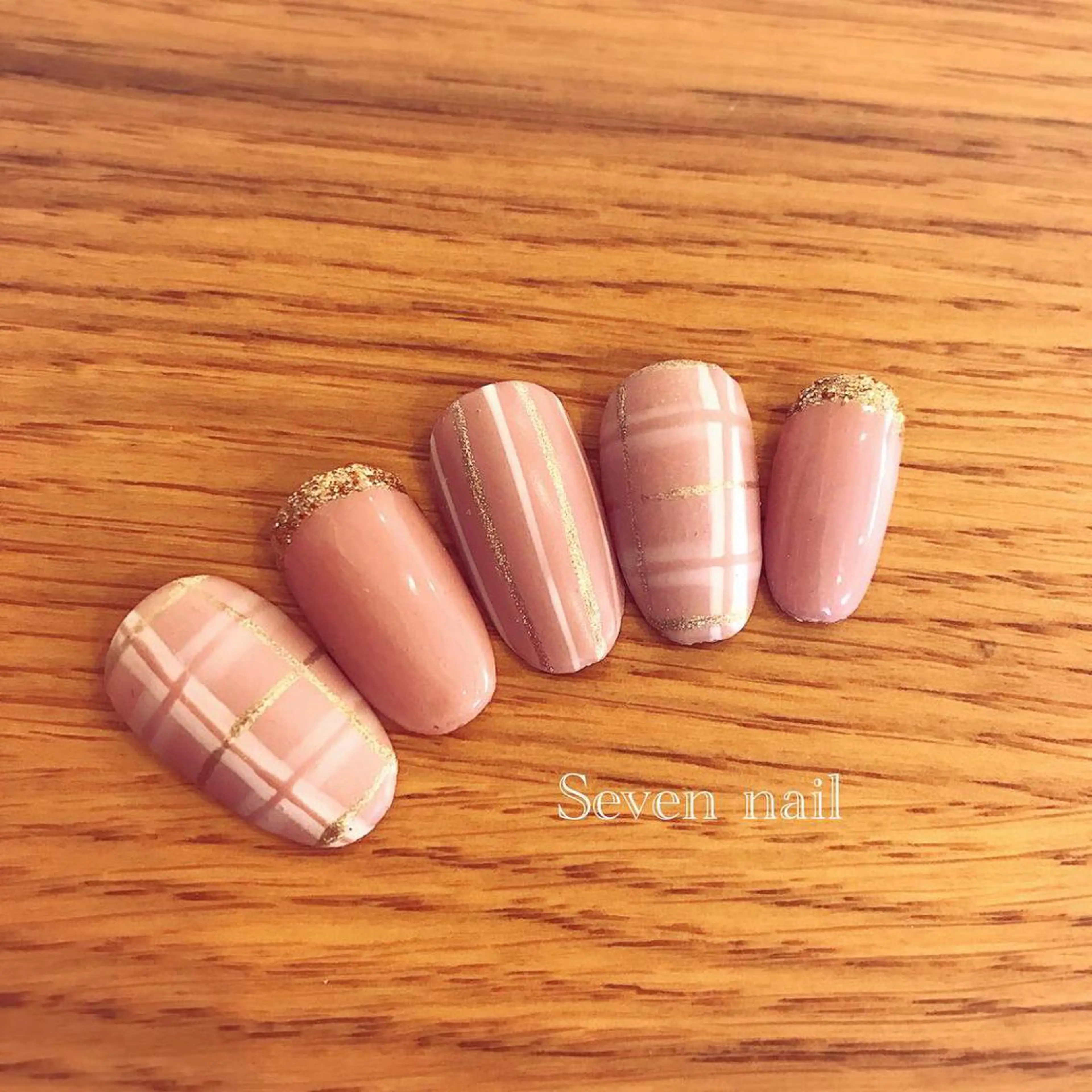 ネイル 名倉 なな子のネイルデザイン