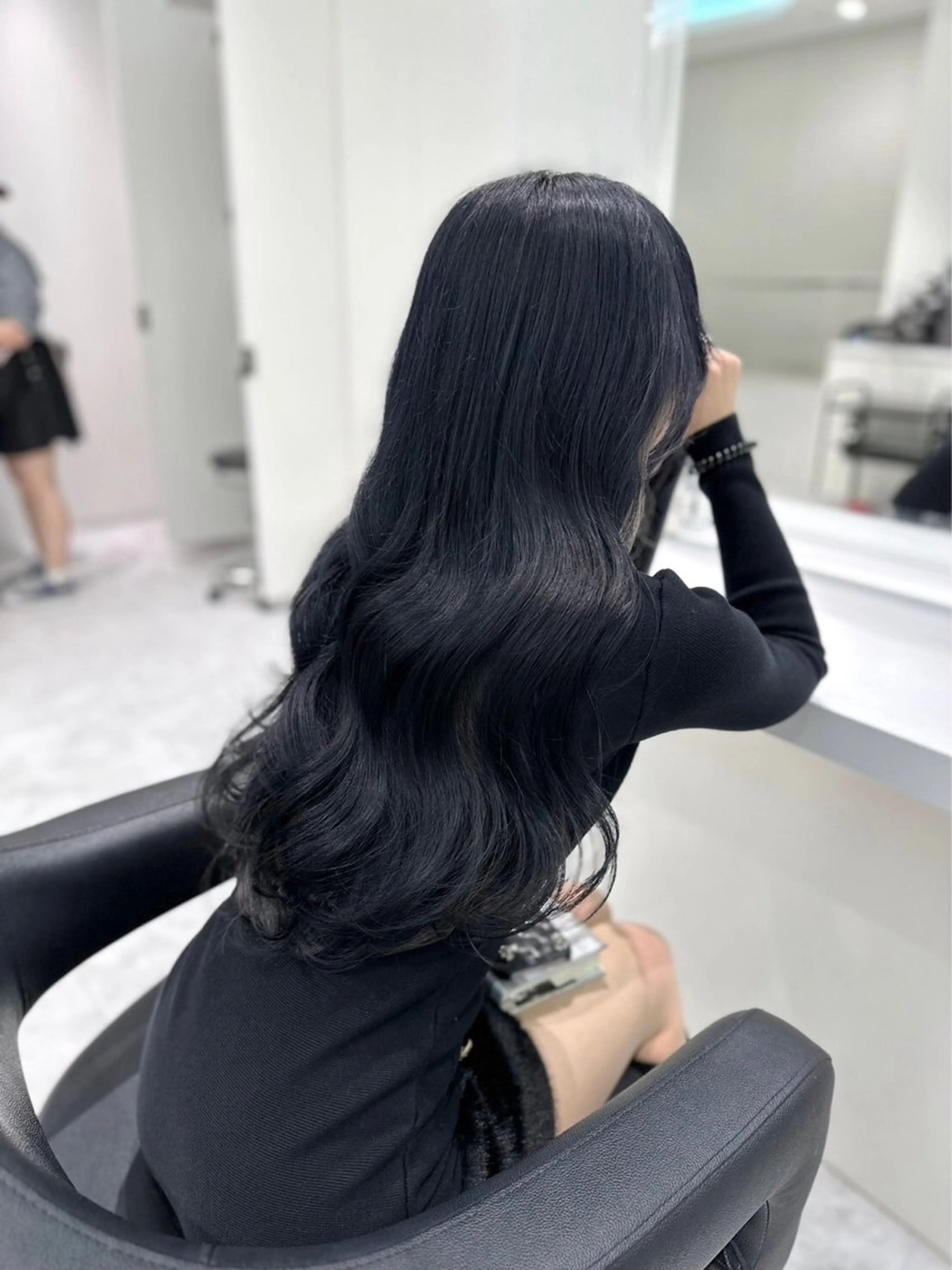 ロング カラー ヘアカラー トリートメント 韓国風暗髪🐈‍⬛ KOUMI🪽のヘアスタイル