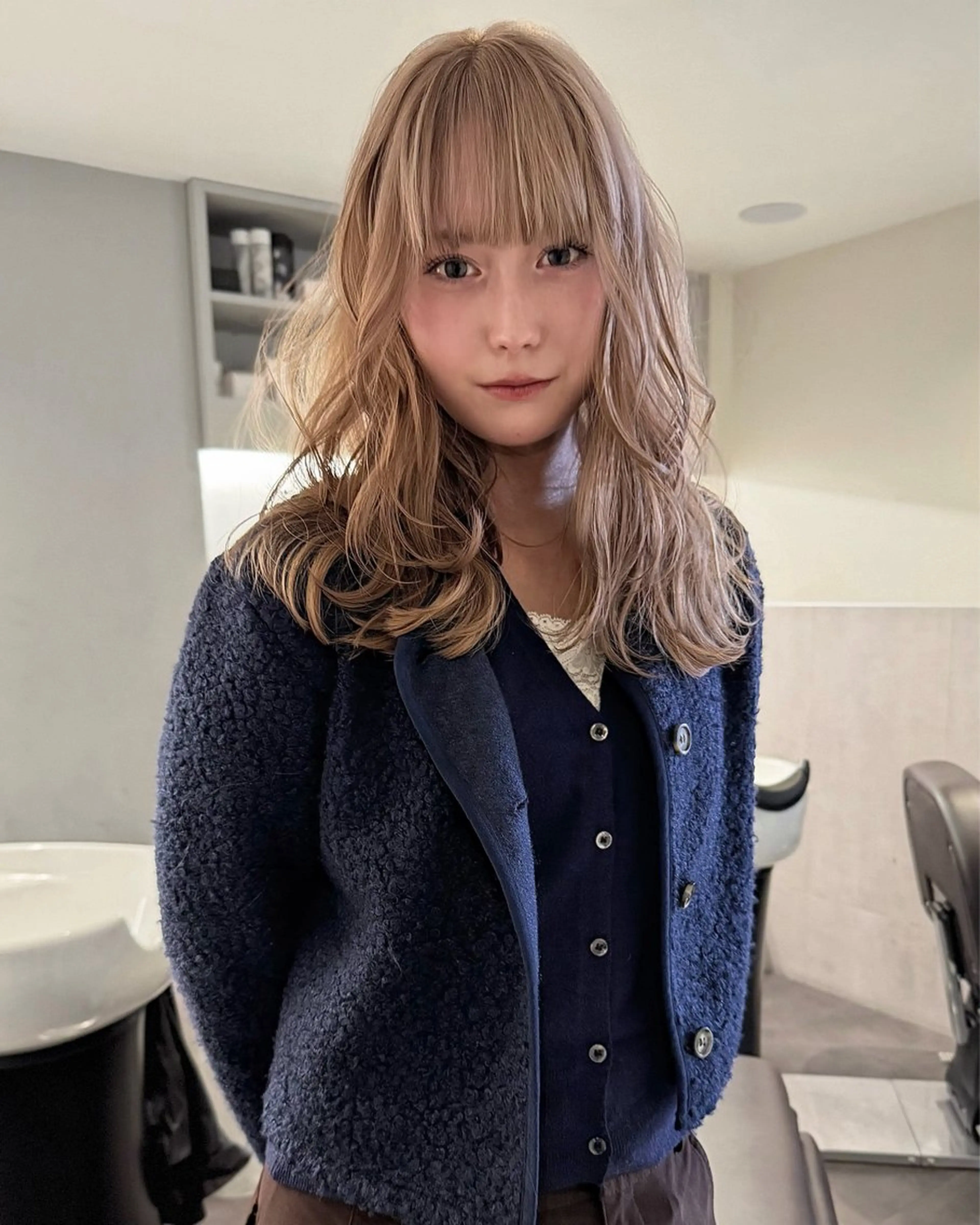 ミディアム カラー ベージュカラー ブリーチ ケアブリーチ ハイトーンカラー ミルクティーベージュ ヘアカラー トリートメント RAIMA ハイトーン/レイヤーのヘアスタイル