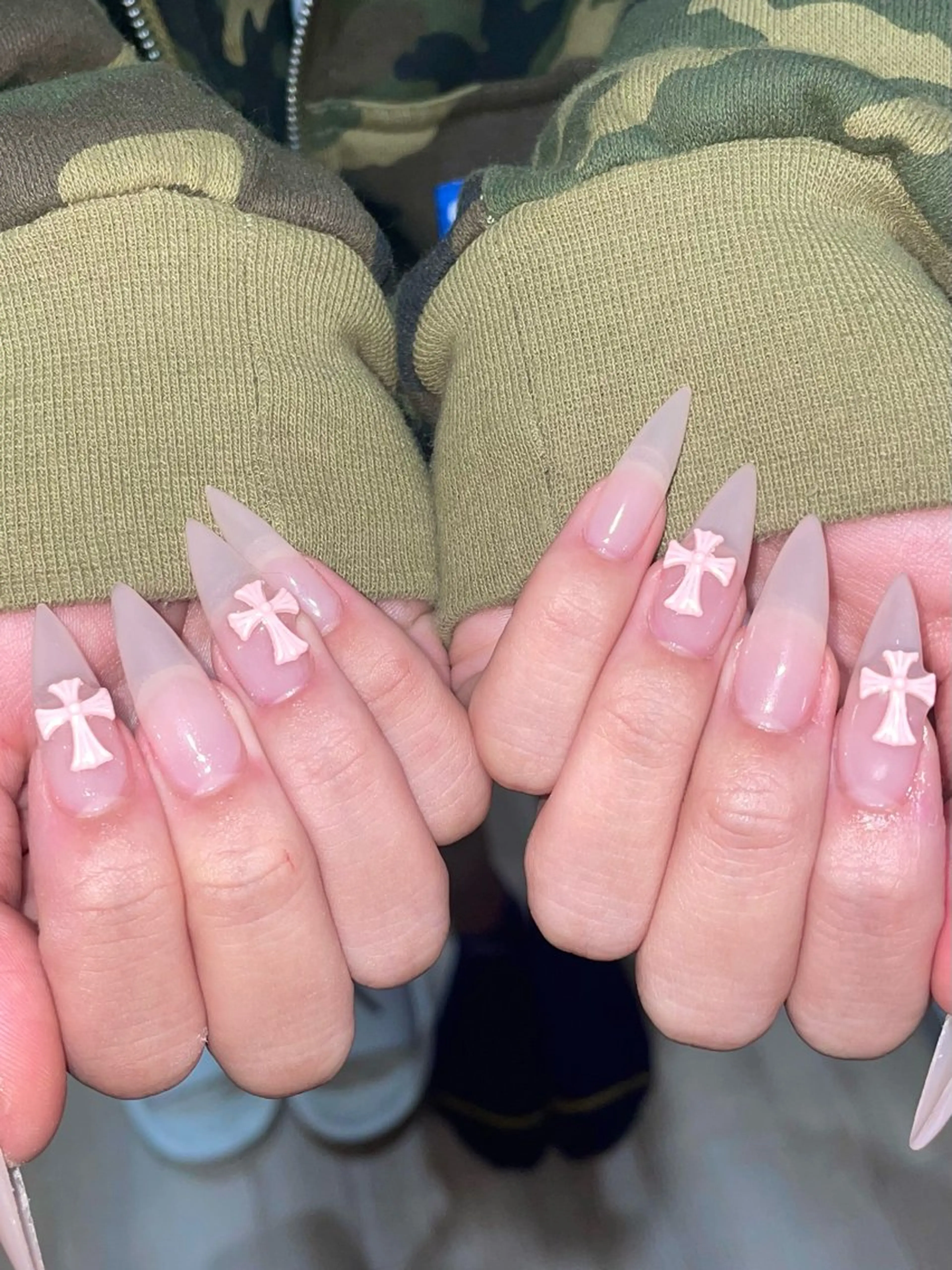 ネイル ロングネイル ワンカラーネイル ピンク シンプルネイル ホワイト ハンドネイル ハンドケア 🎀NAIL🎀 AI🪄︎︎◝✩のネイルデザイン