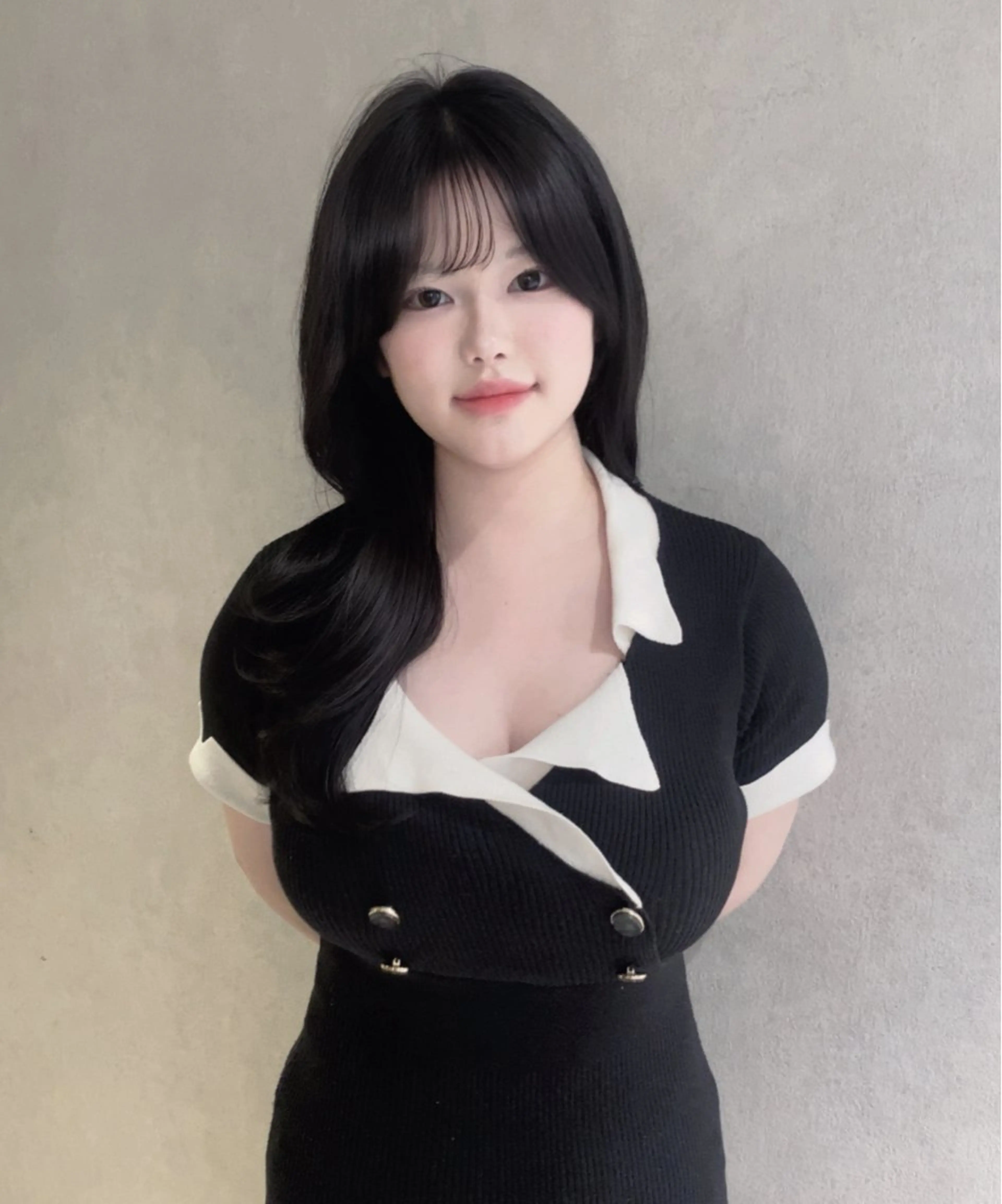 ロング くびれヘア 顔まわりレイヤー 顔周りカット ヨシンモリ 韓国風ヘア カット ヘアカラー トリートメント Qin原宿店所属・葵 韓国オタク美容師 レイヤーカットのヘアスタイル