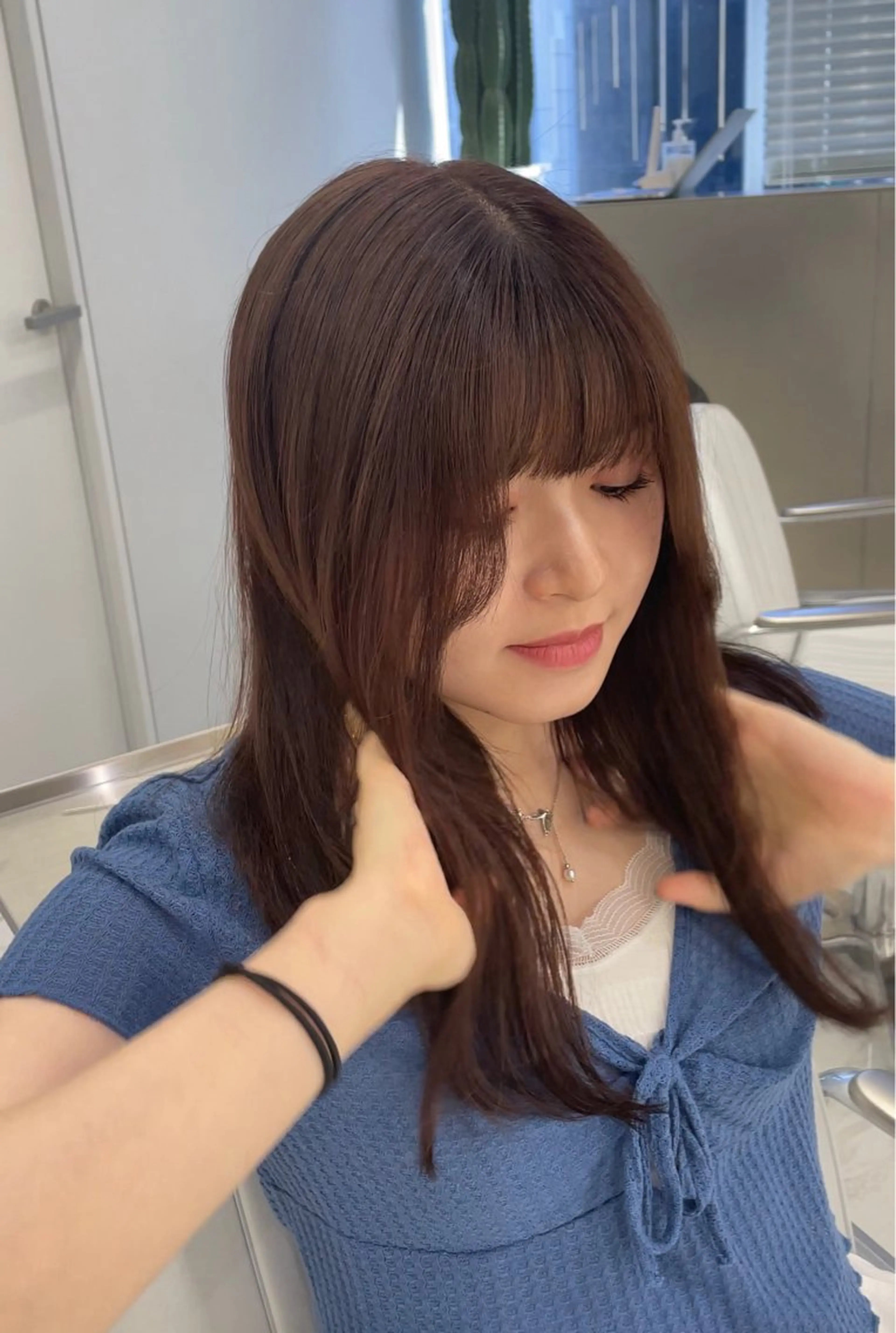 ミディアム カラー ブラウンカラー ヘアカラー トリートメント 菜々🫧新宿 透明感ケアブリーチのヘアスタイル