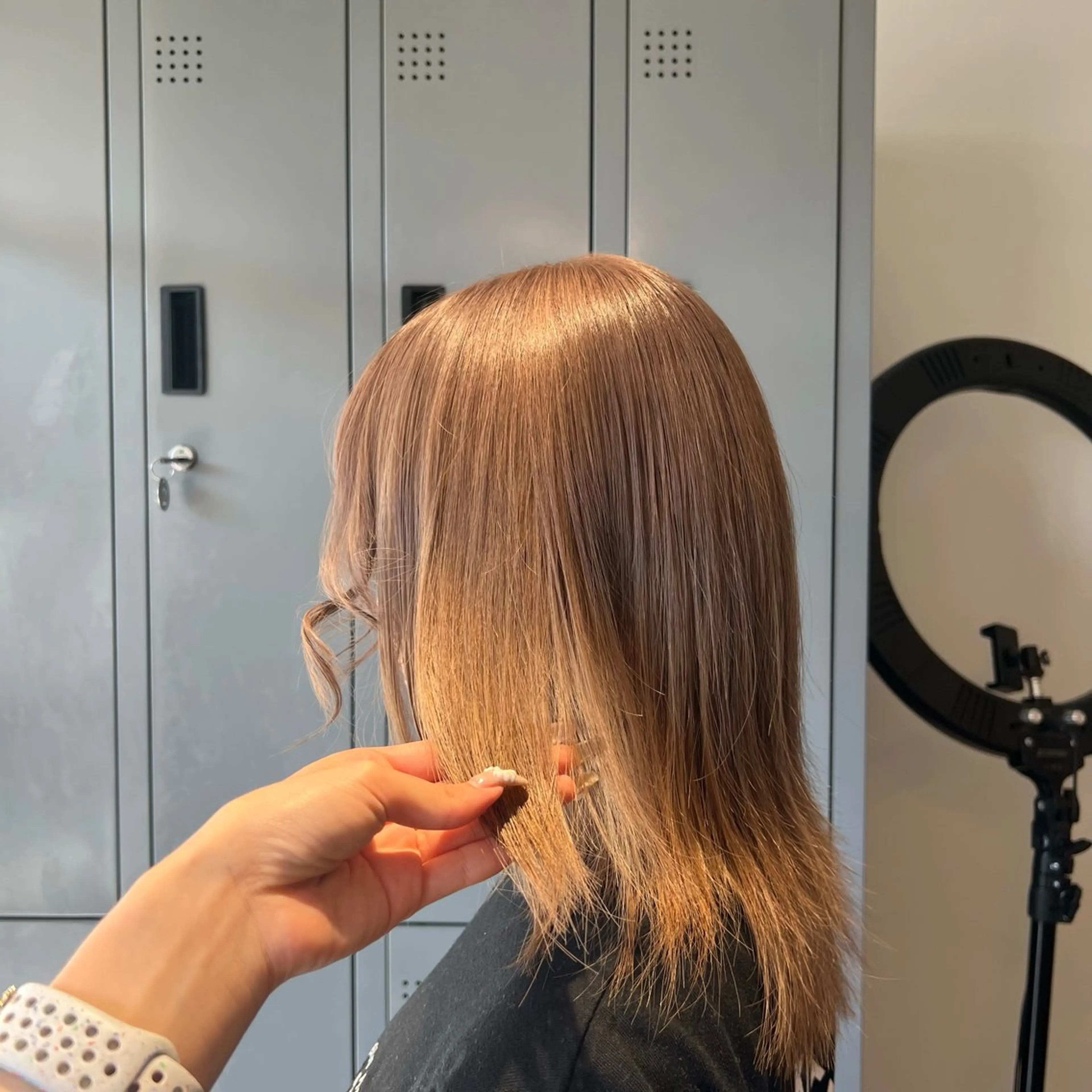 ミディアム カラー ブリーチ ワタナベ モカ🦢ダブルカラーのヘアスタイル