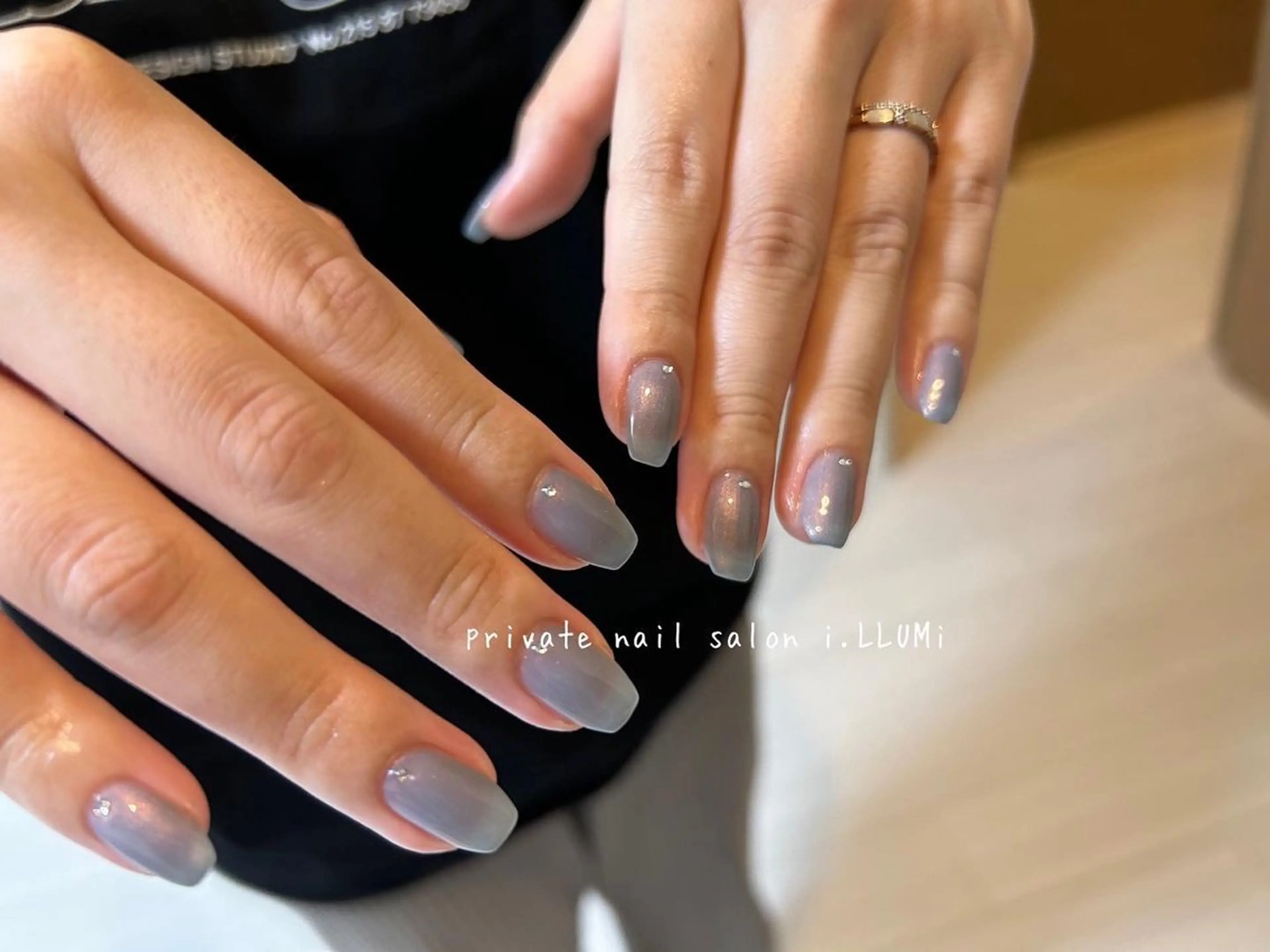 ネイル ブルー 長さ出し ワンカラーネイル ストーンネイル private  nail salon i.LLUMi所属・i.LLUMi nailのネイルデザイン