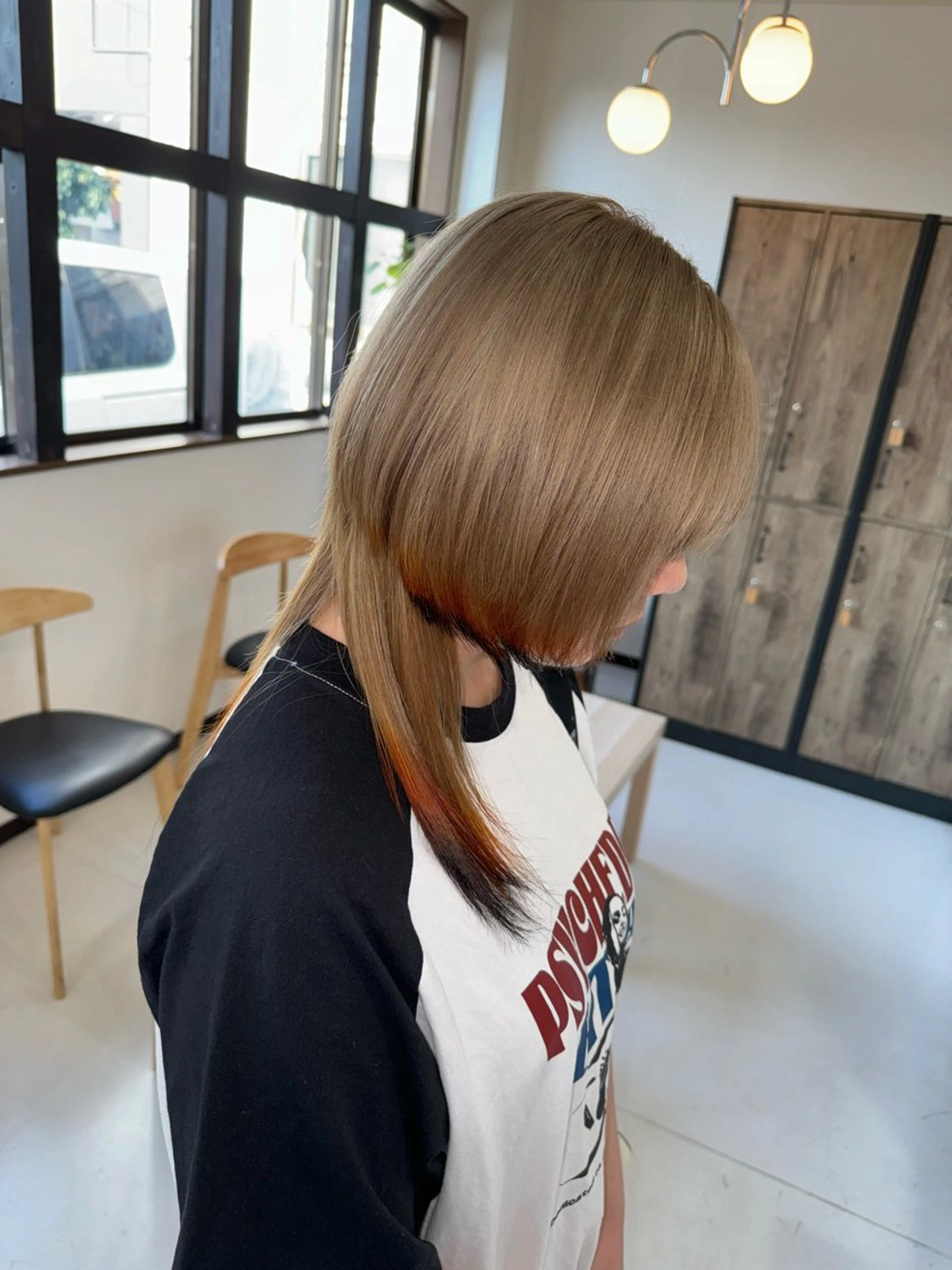 セミロング ヘアカラー 手塚 麗のヘアスタイル