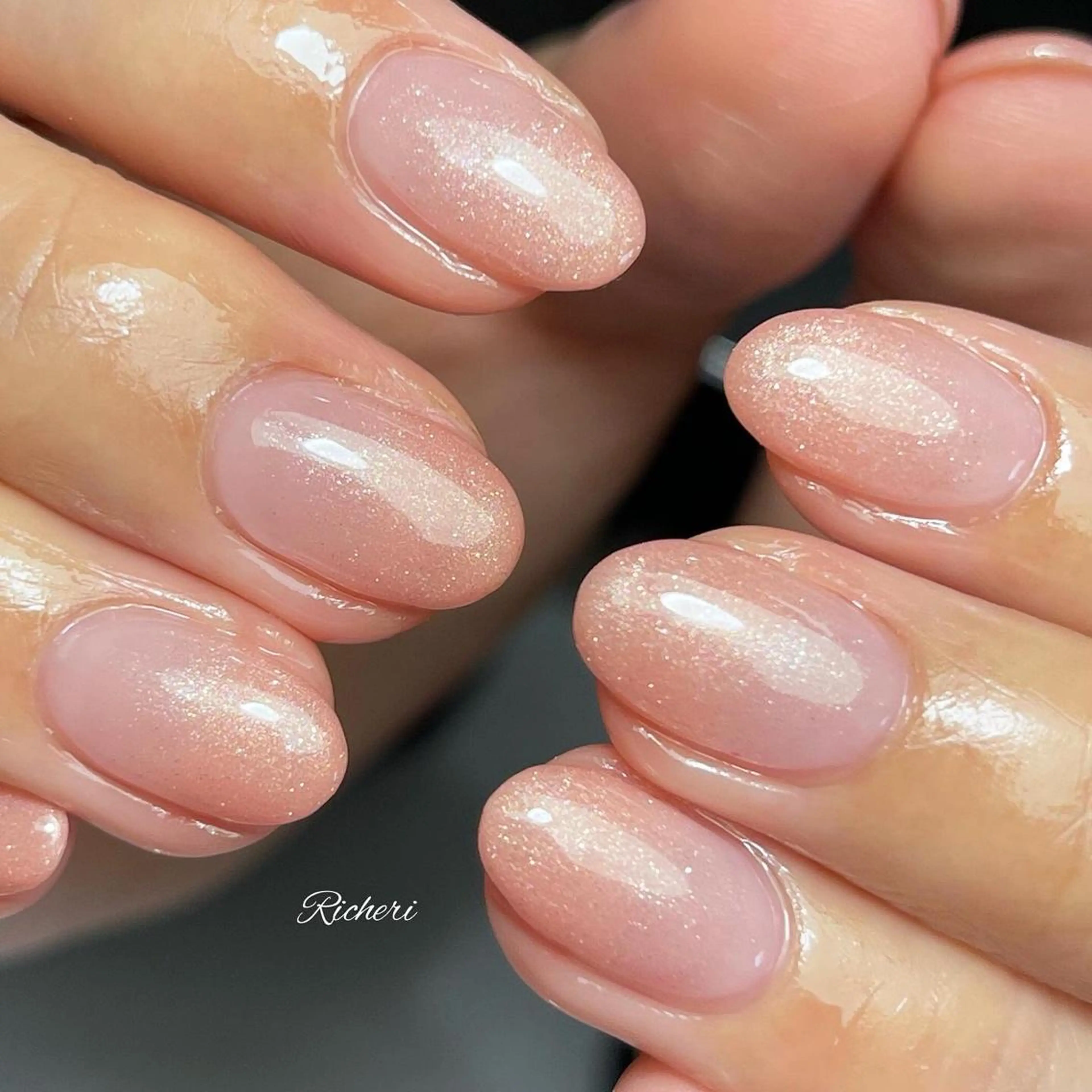 ミディアム ネイル 韓国風ヘア アートネイル フレンチネイル ジェルネイル キラキラネイル richeri beautyのエステ・リラクイメージ