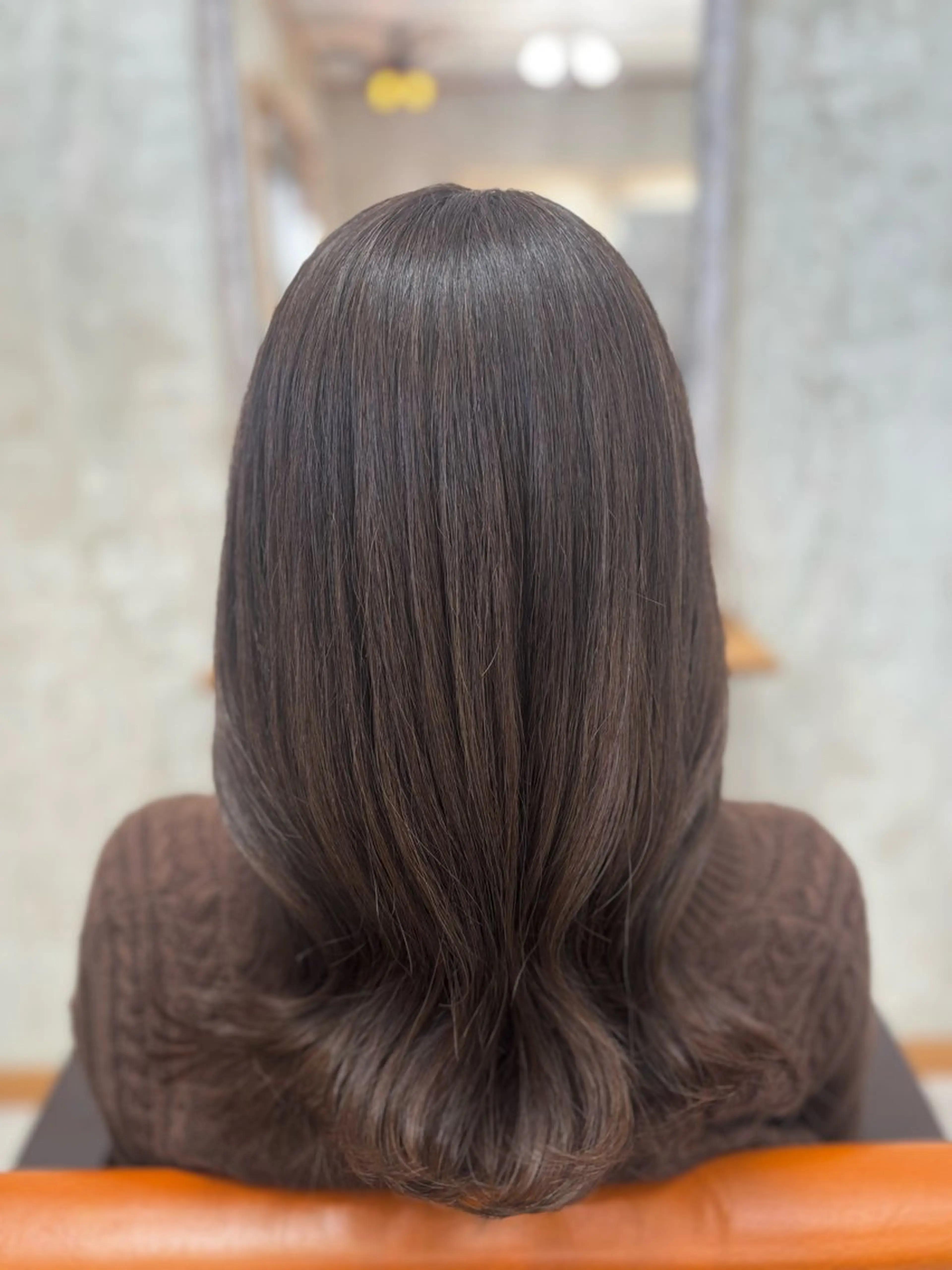 セミロング カラー ブラウンカラー くすみブラウン iru【イル】所属・Misaki ミサキのヘアスタイル