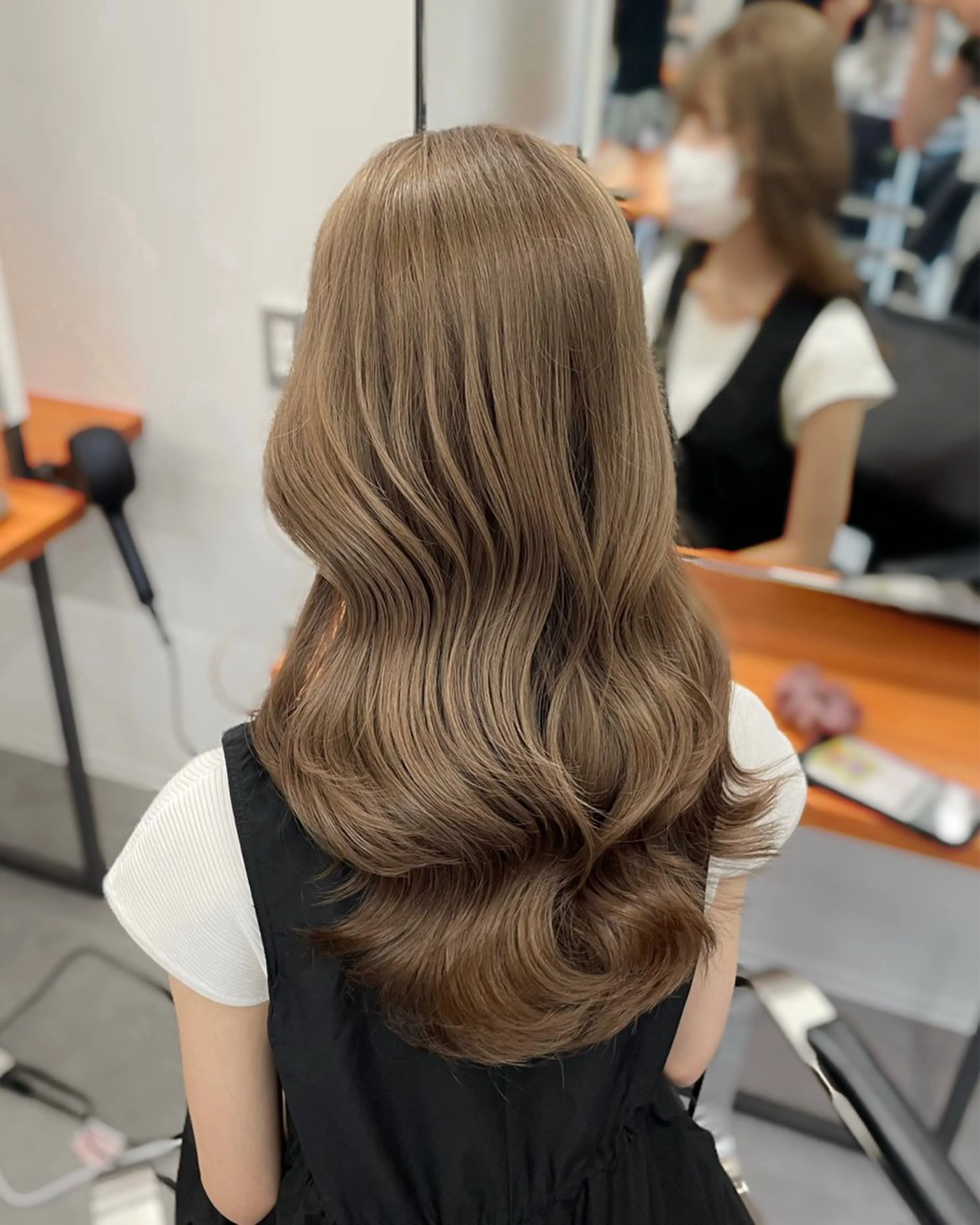 ロング カラー ヘアカラー ミルクティーベージュ ❤︎レイヤー　MIAのヘアスタイル