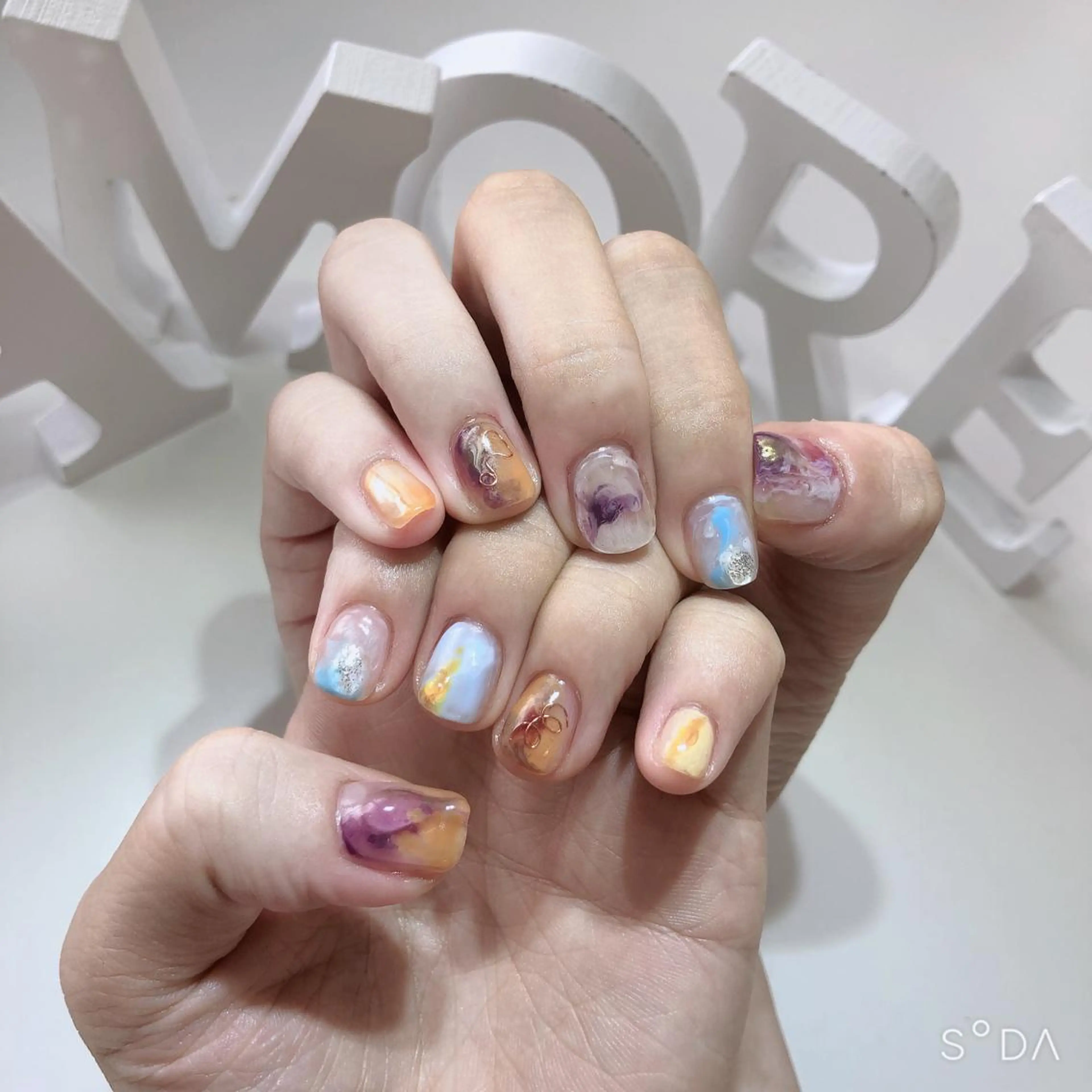 ネイル ミラーネイル ニュアンスネイル You kyehwaのネイルデザイン