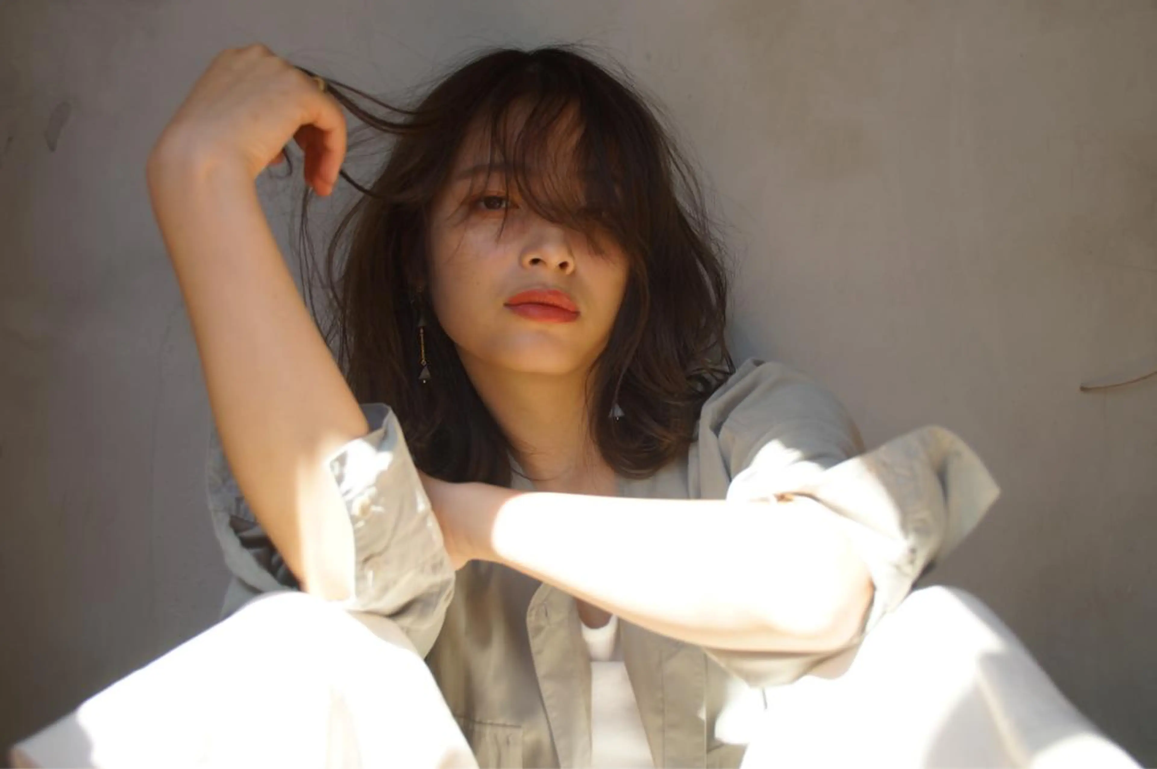 ミディアム アッシュ 外国人風カラー ハイライト 髪質改善 韓国風ヘア カット ヘアカラー 縮毛矯正 トリートメント hoNua. 栄/透明感カラーのヘアスタイル