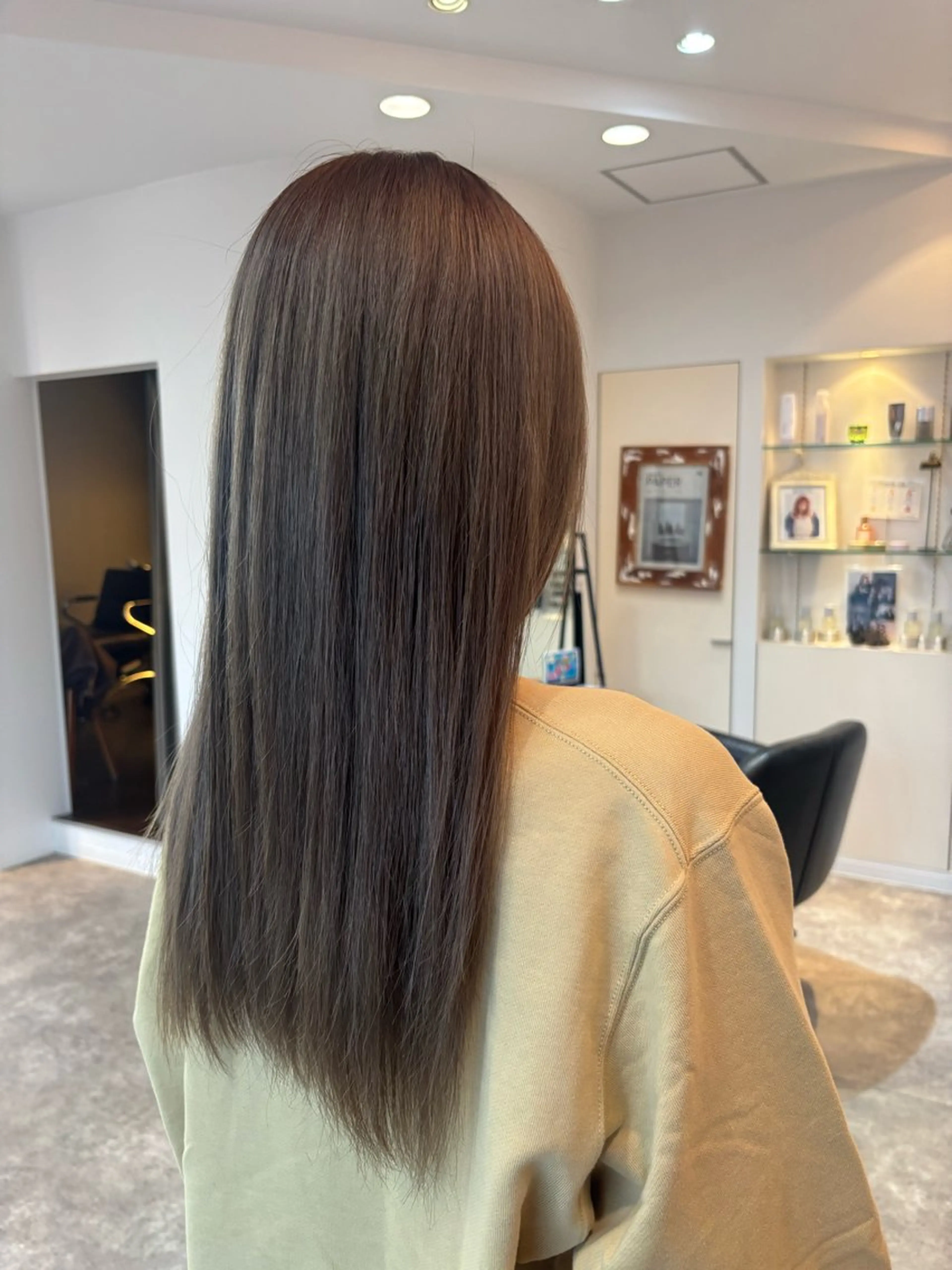 ロング ヘアカラー 亀田 萌奈のヘアスタイル