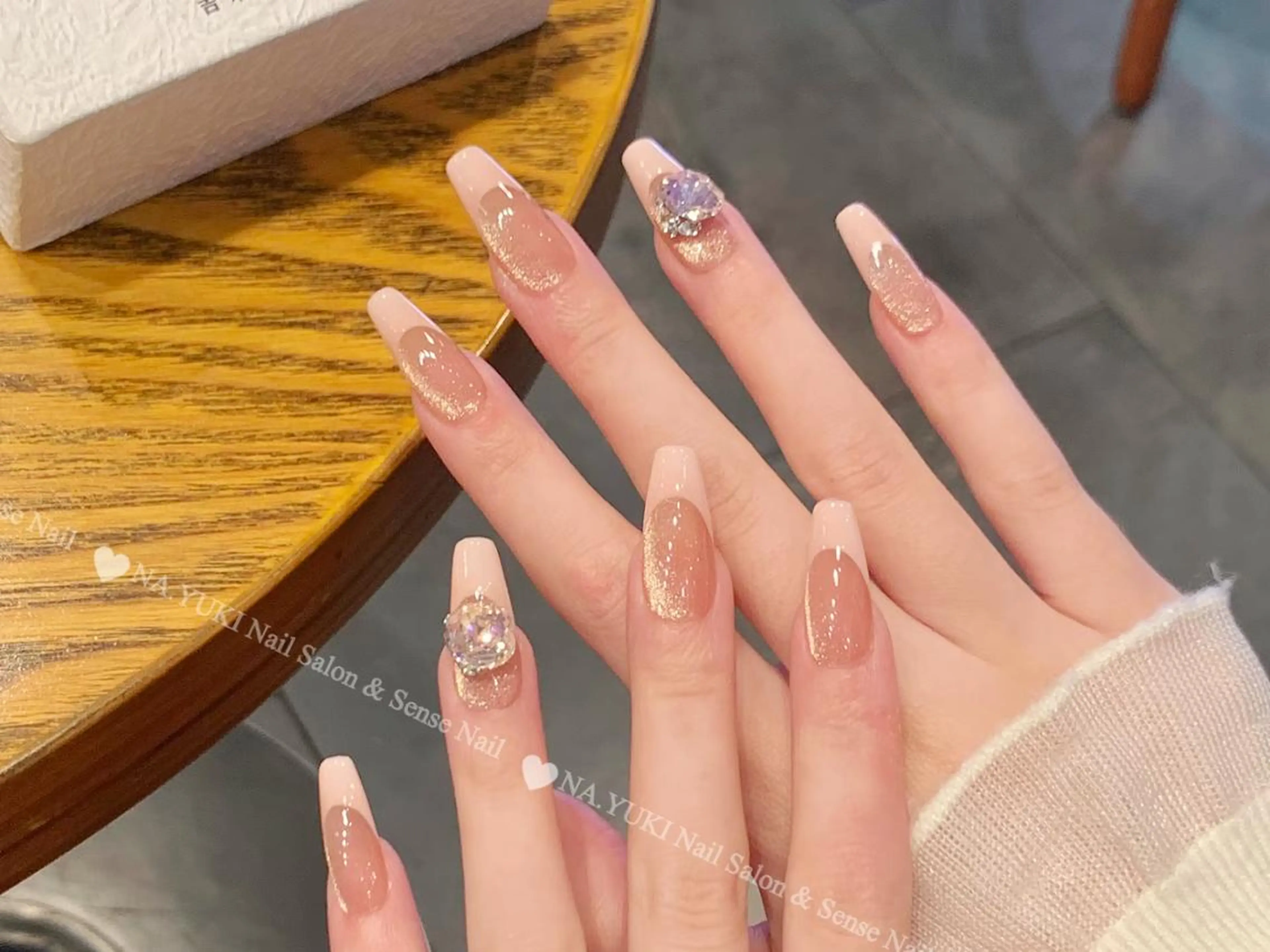 ネイル フレンチネイル ガーリー マグネットネイル ミディアムネイル ニュアンスネイル ハンドネイル ハンドケア Yuyu  🧁のネイルデザイン