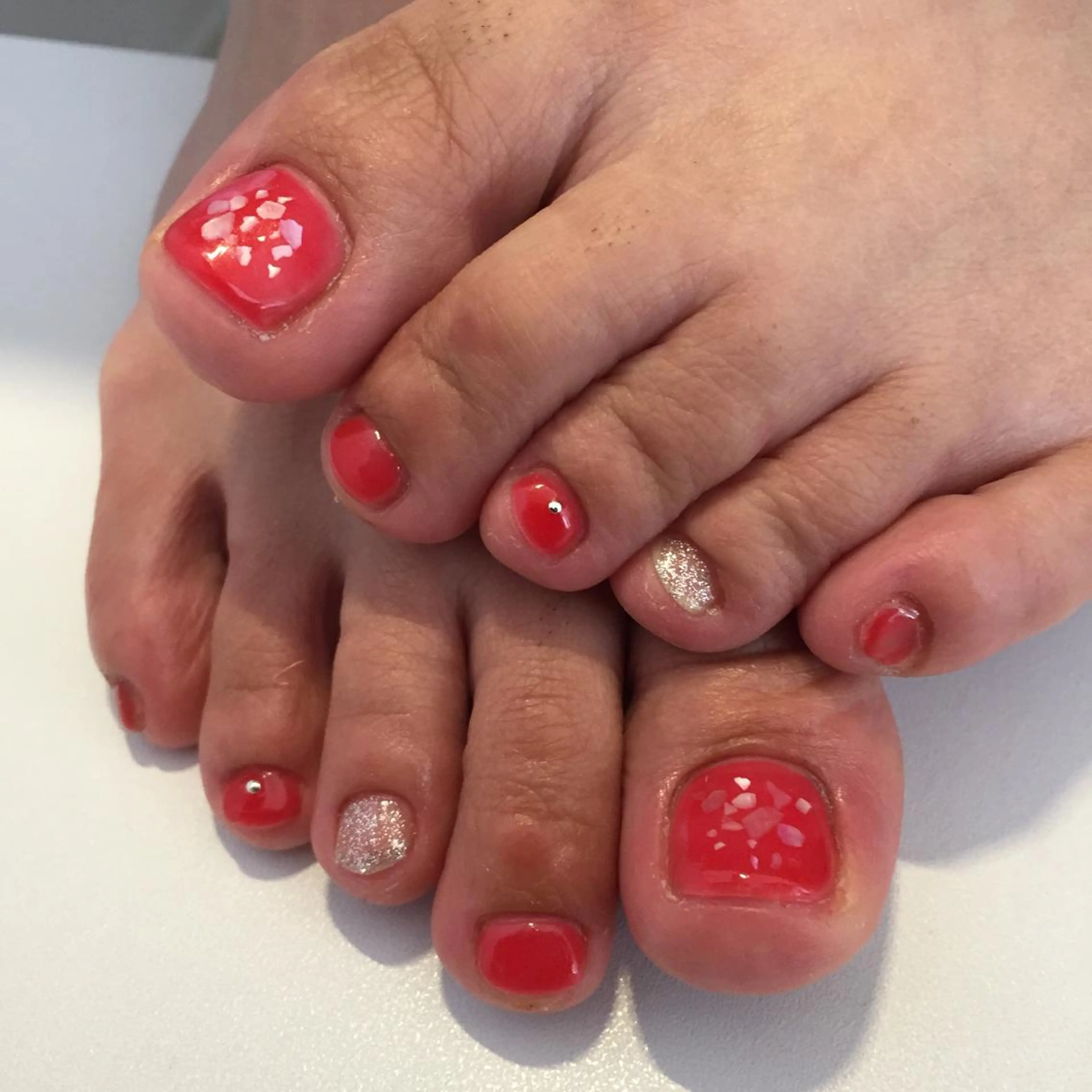 ネイル クリアネイル フットネイル 赤色 BANBINANAIL所属・イリネコ マリのネイルデザイン