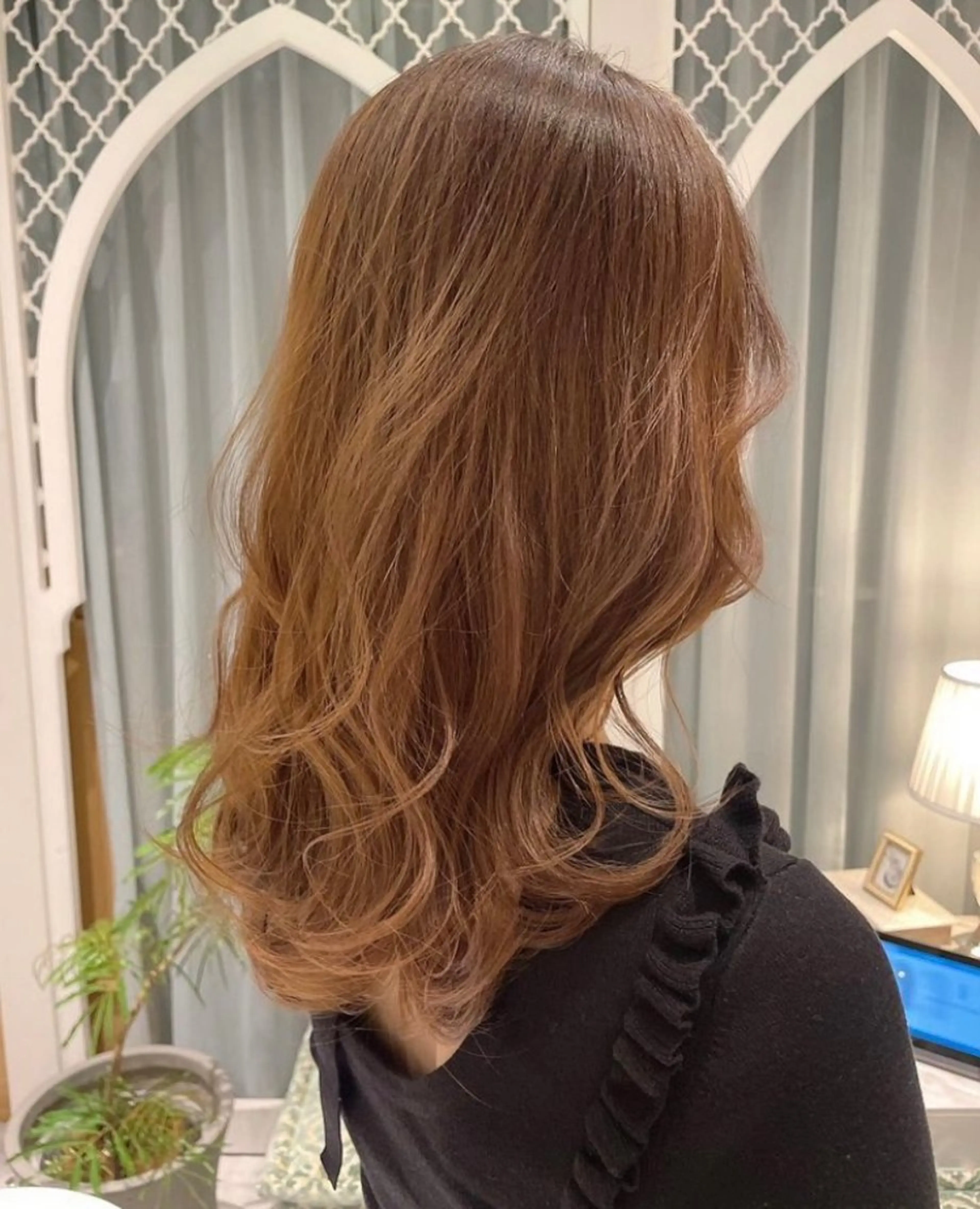 セミロング ❤️ブリーチなし💚 ダブルカラー平野実花のヘアスタイル