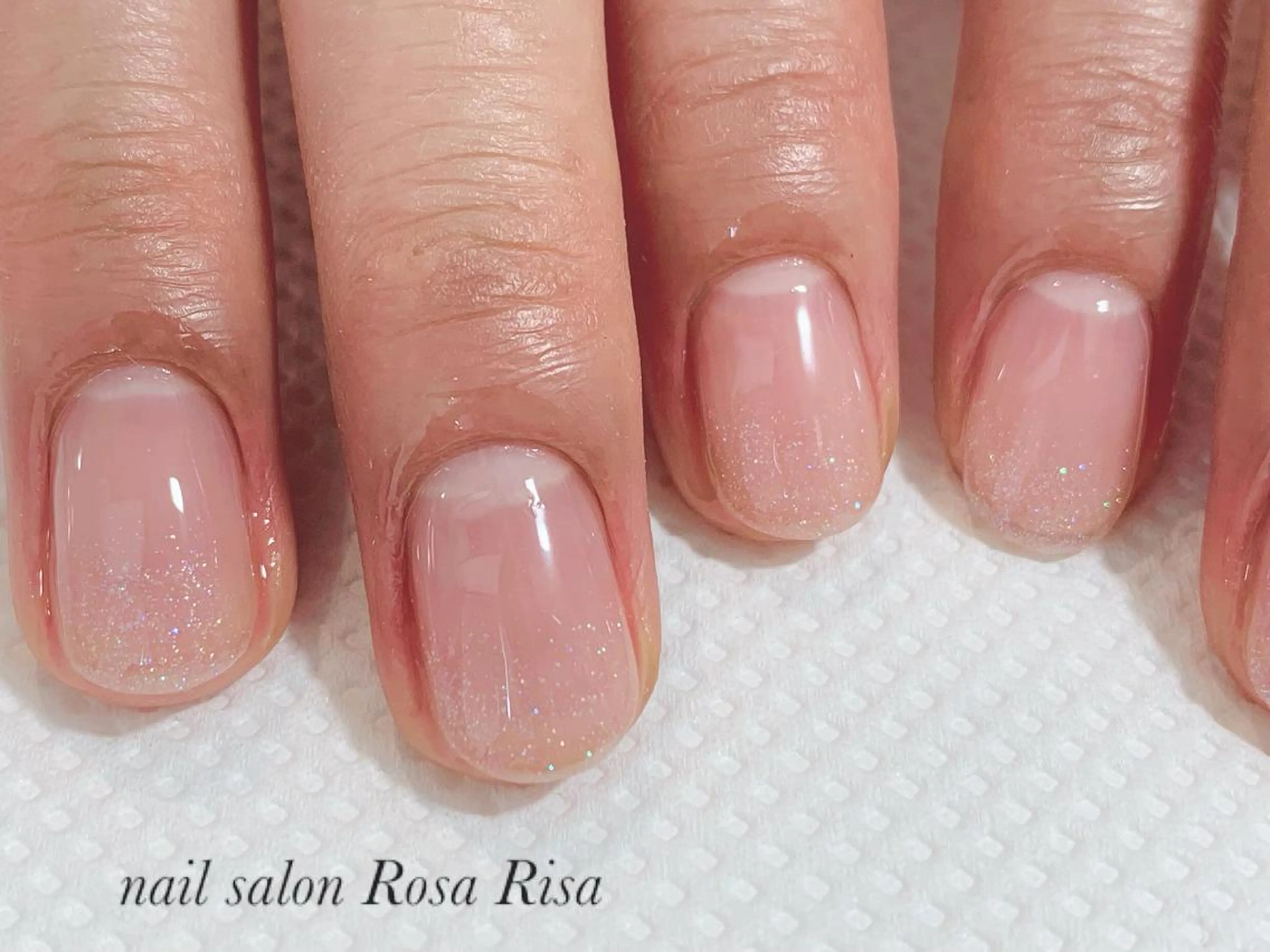 ショート ネイル グラデーション ラメ(グリッター) ラメグラデーション シンプルネイル ハンドネイル ネイルスタジオ シェイクユアハンズのネイルデザイン