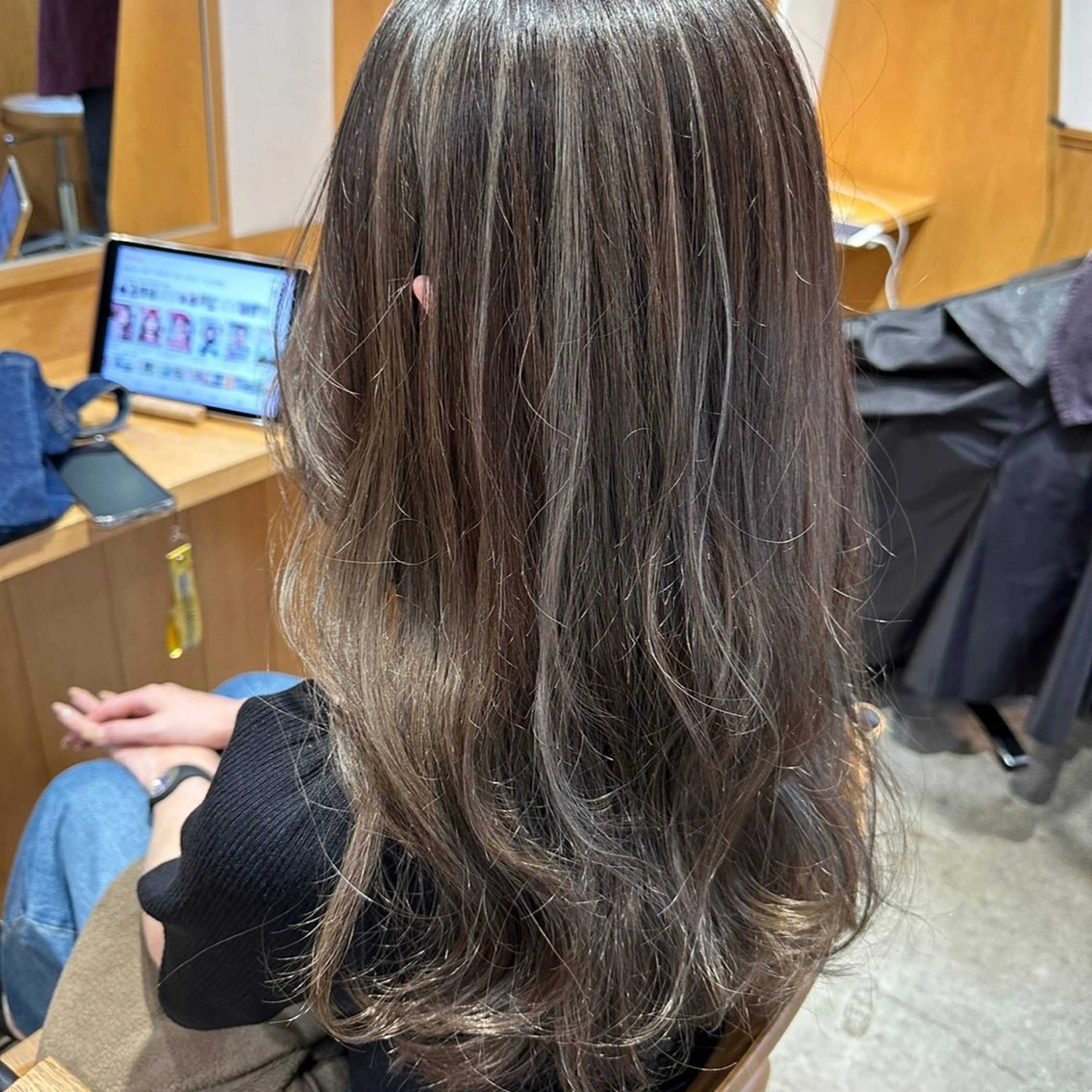 ロング ヘアカラー 🌈神バズり 100%色🌈のヘアスタイル