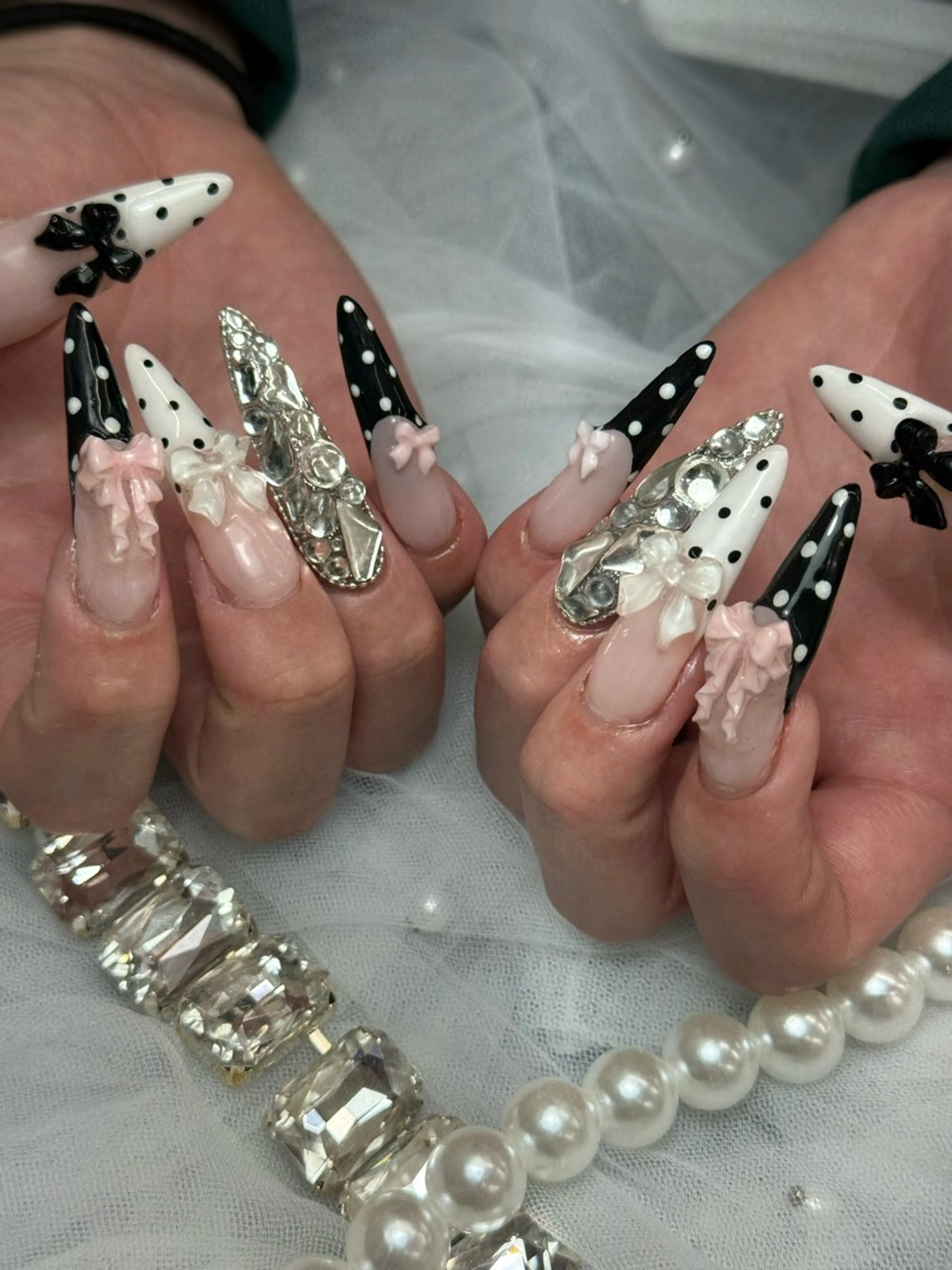 ネイル ハンドネイル RUNWAY 　　の眉毛・アイブロウイメージ