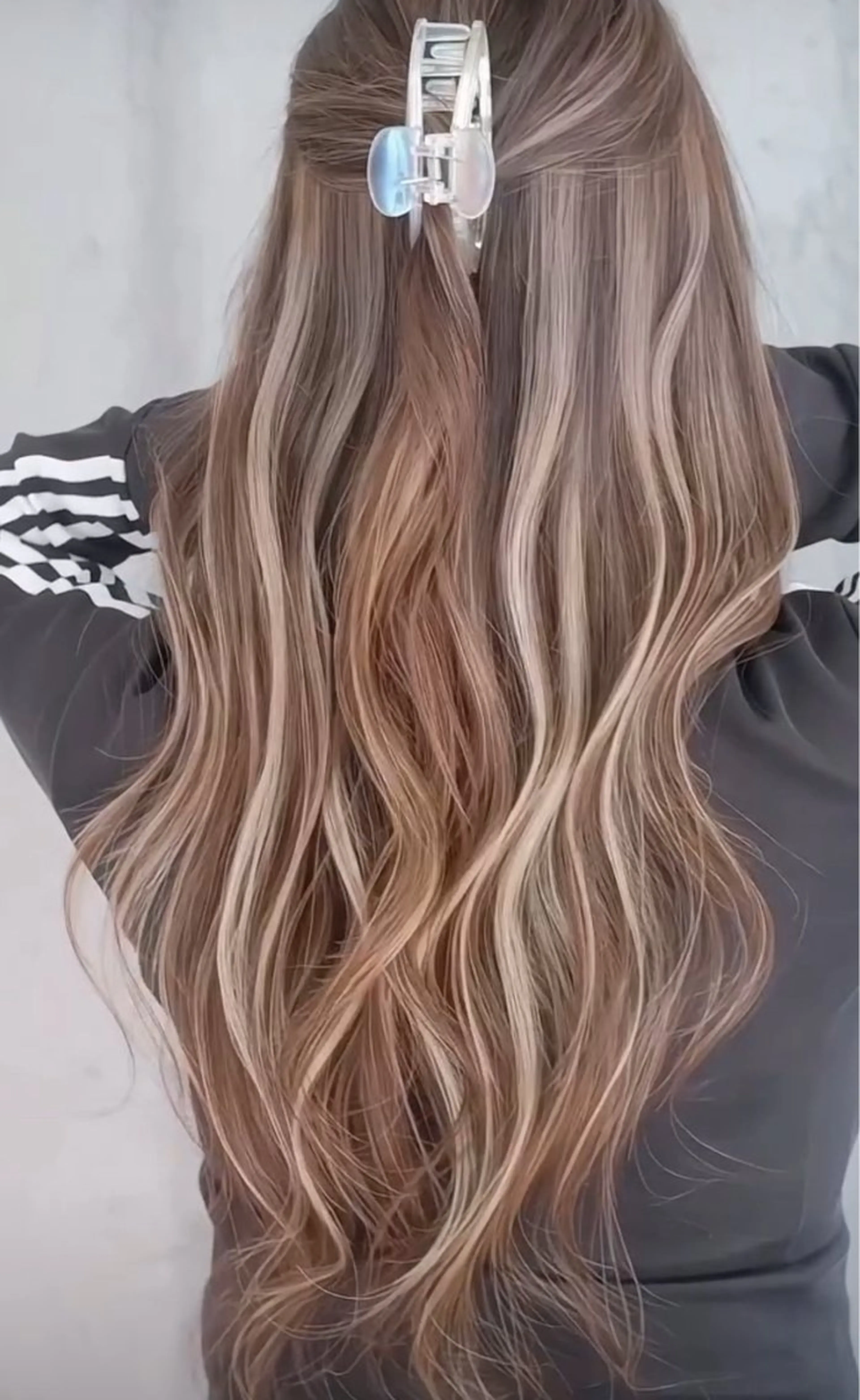 セミロング カラー デザインカラー ハイライトカラー ハイライト ヘアカラー Mariana/ 鶴原-ハイライトのヘアスタイル