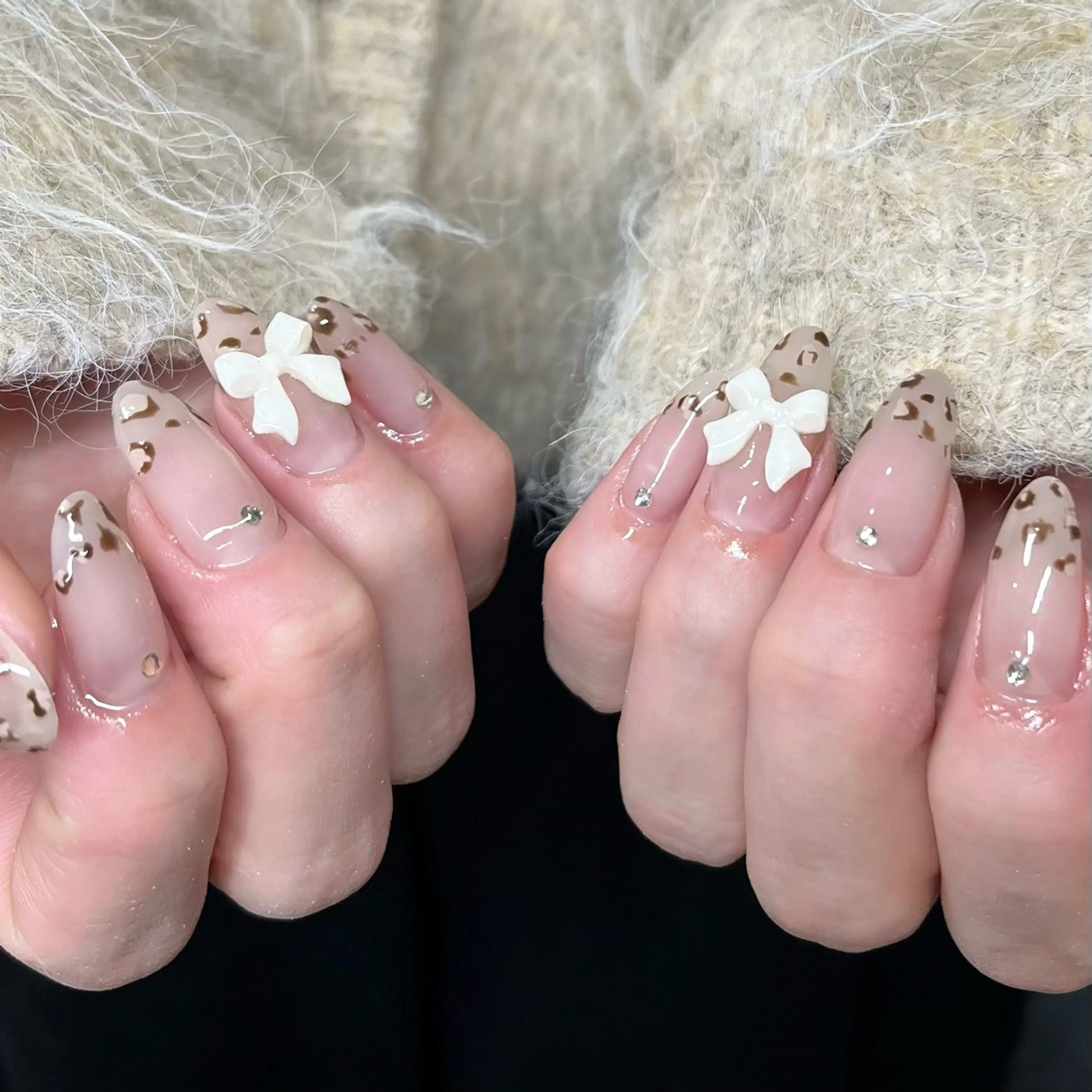 ネイル アニマル柄 ガーリー リボン シンプルネイル ハンドネイル ハンドケア 🎀NAIL🎀 AI🪄︎︎◝✩のネイルデザイン