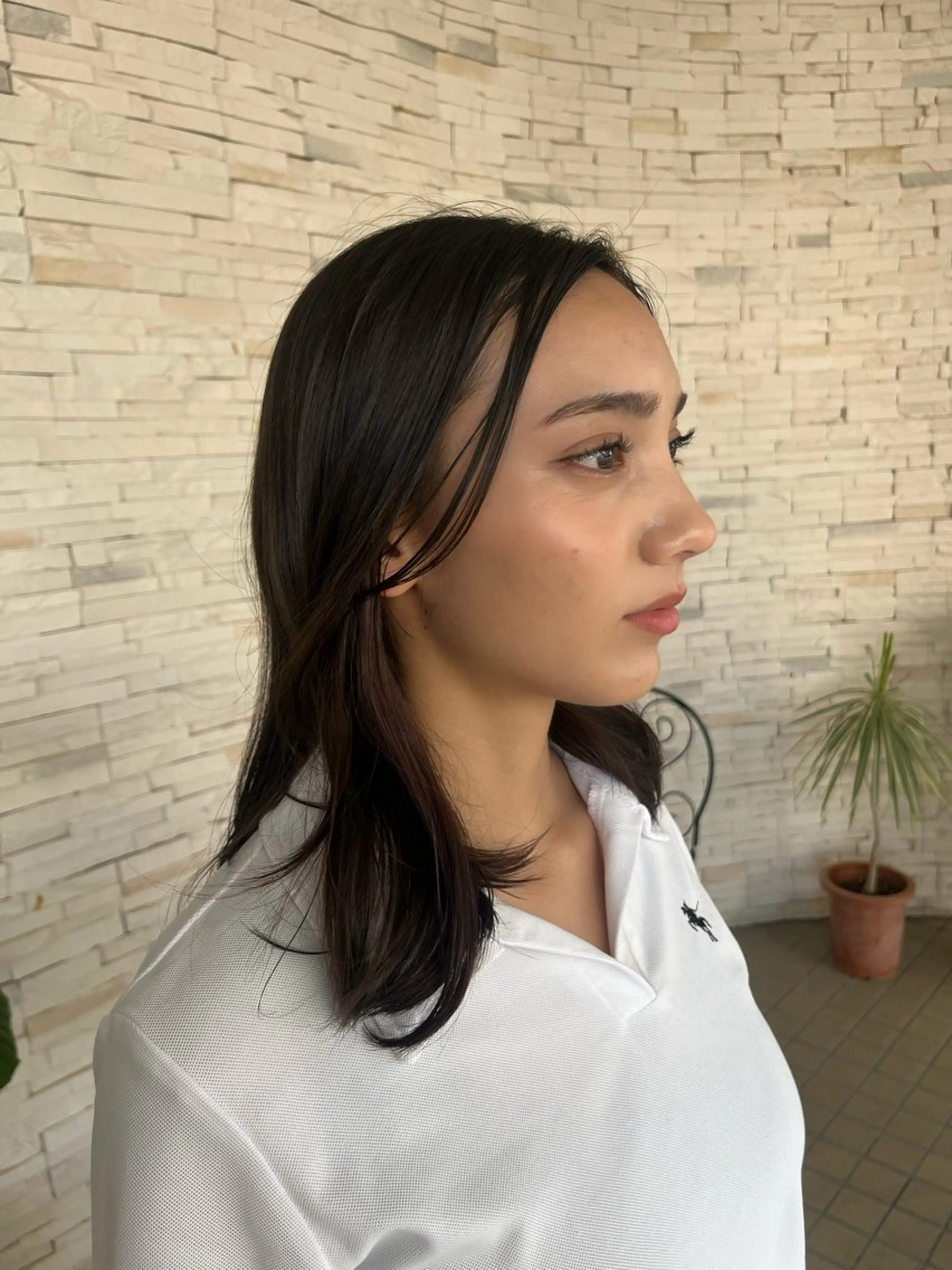 ミディアム カラー 喜屋武 美月のヘアスタイル