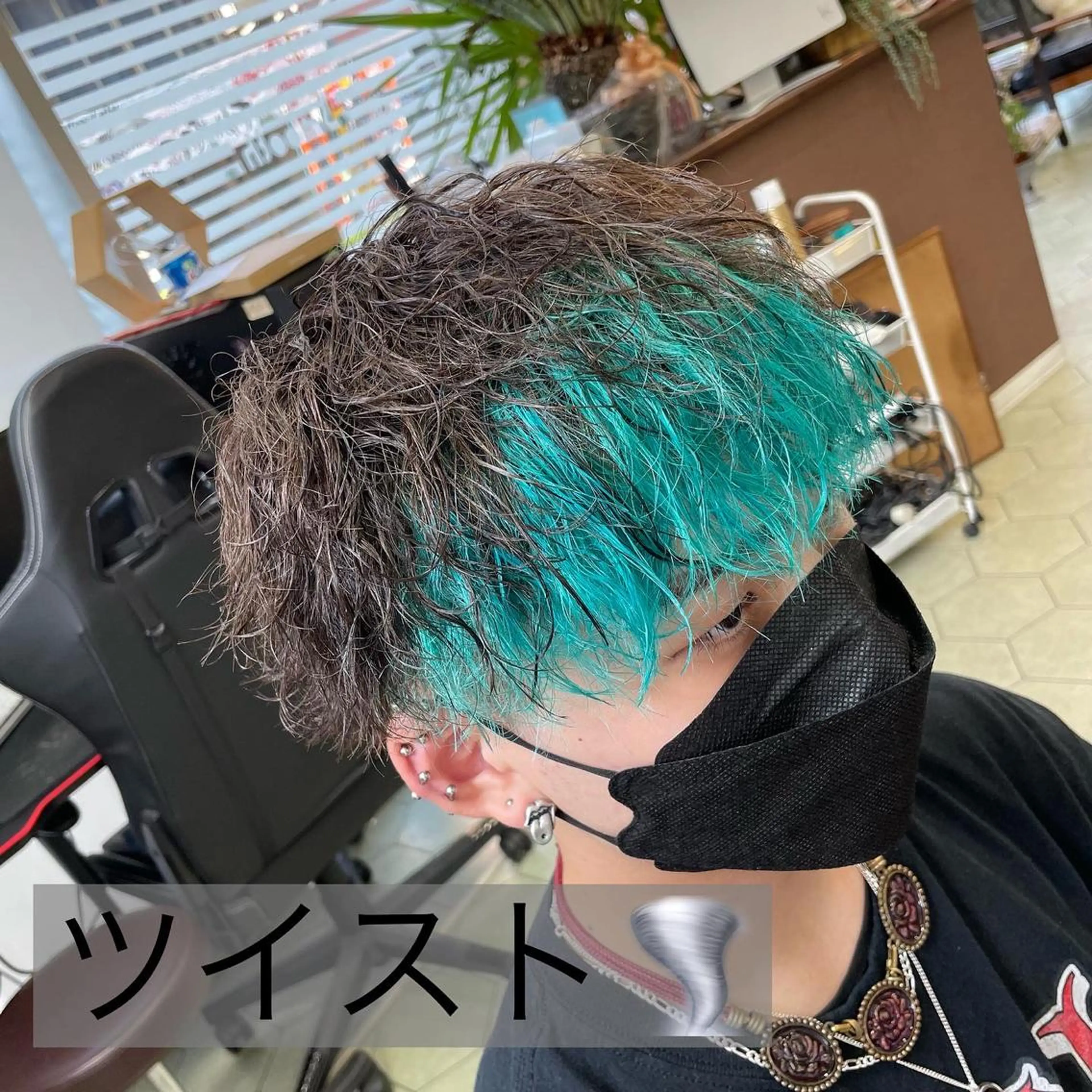 ミディアム パーマ メンズ ミディアムパーマ フェードカット マッシュ メンズパーマ メンズツイストパーマ カット パーマ ヘアセット share salon SCENA所属・堤太志 メンズパーマ特化のヘアスタイル