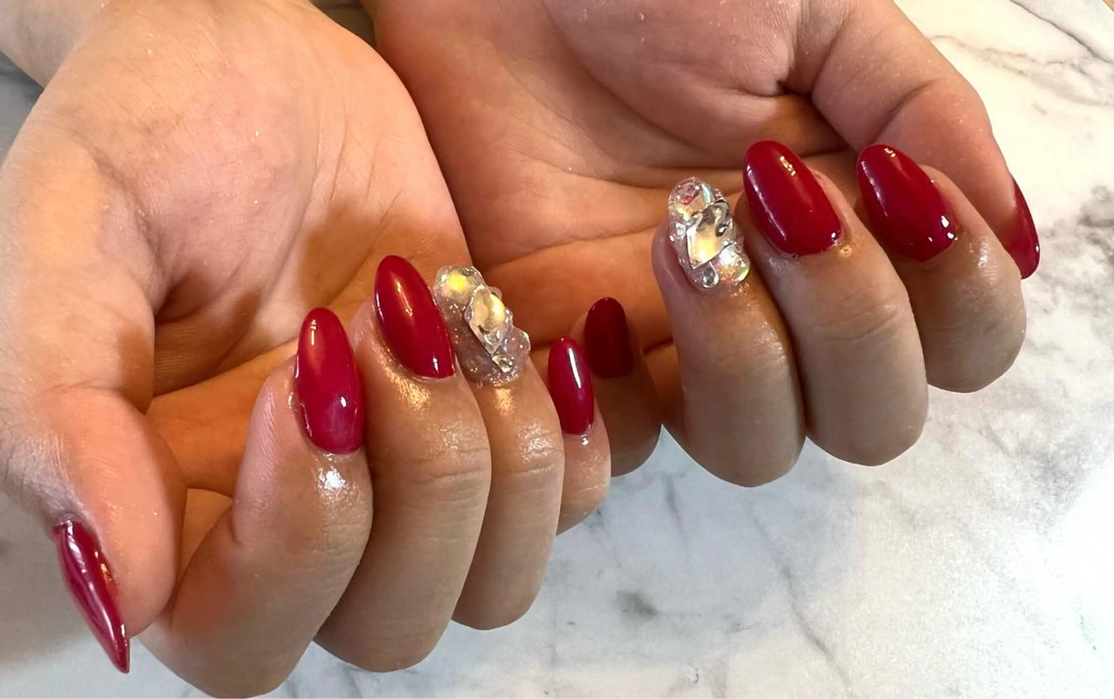 ネイル オーロラネイル クリアネイル 赤色 ハンドネイル ハンドケア Nail salon SEICAのネイルデザイン