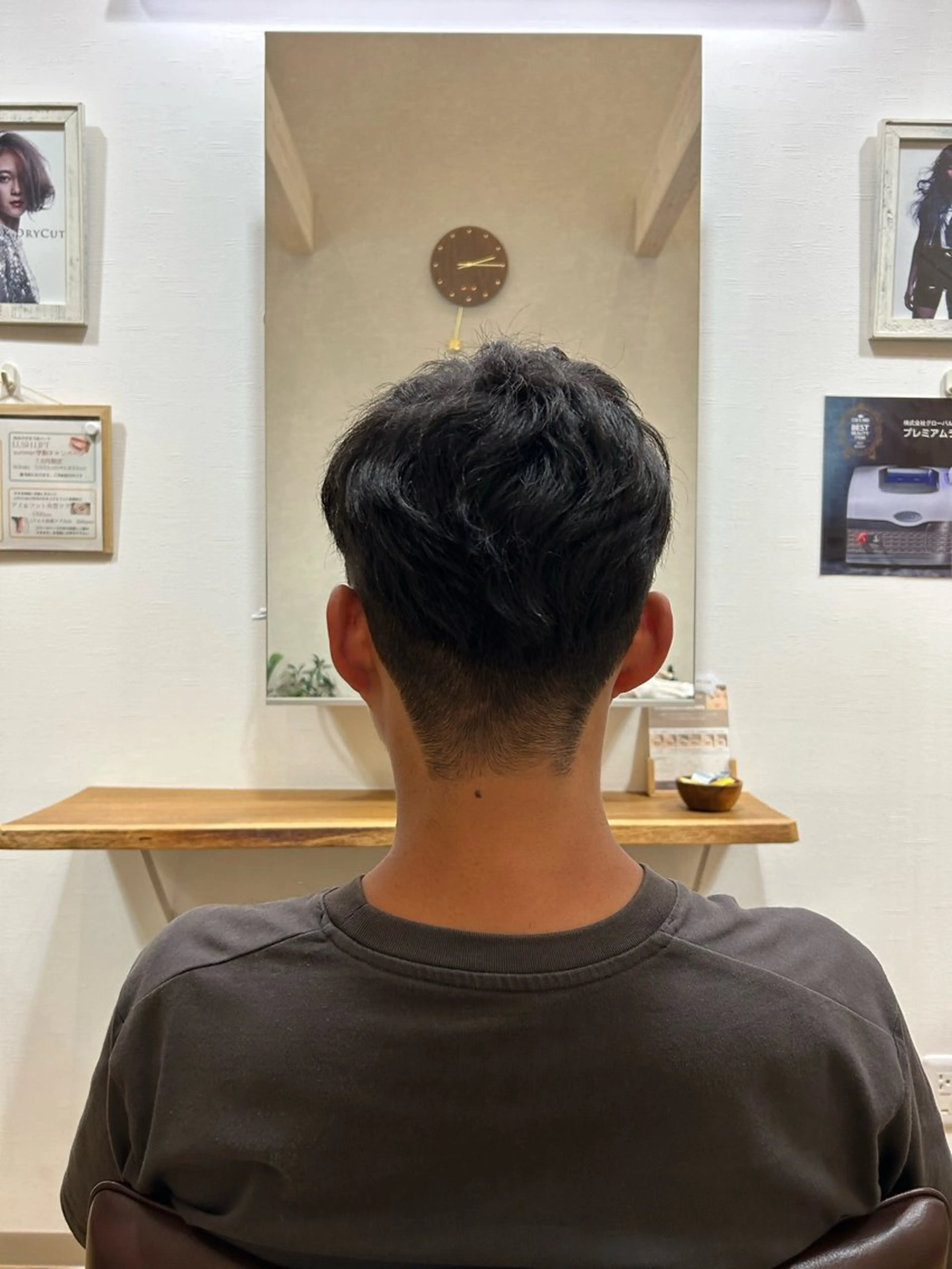 ショート メンズ ツーブロック 刈り上げ 根石 結菜のヘアスタイル