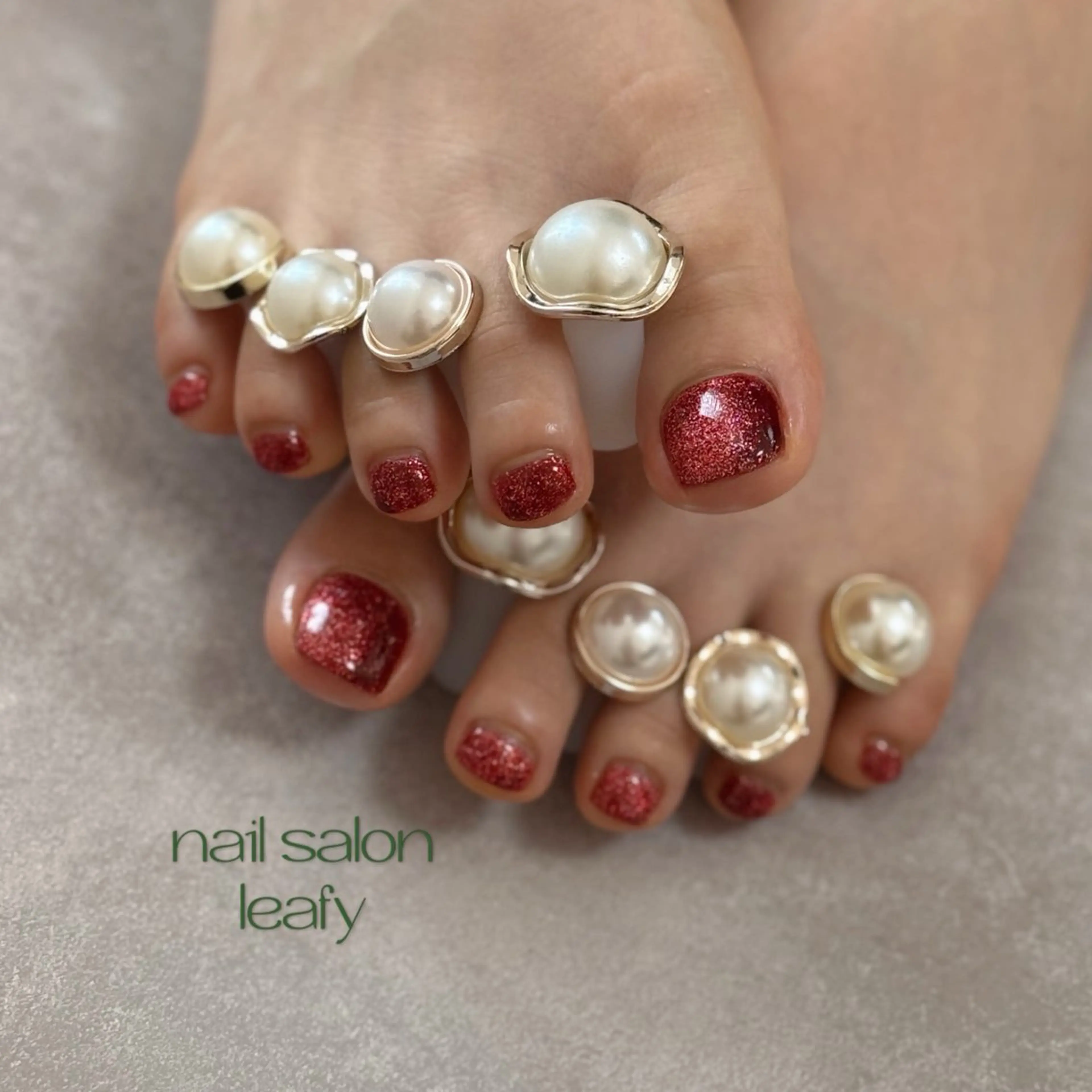 ネイル フットネイル 赤色 ネイルサロン leafyのネイルデザイン