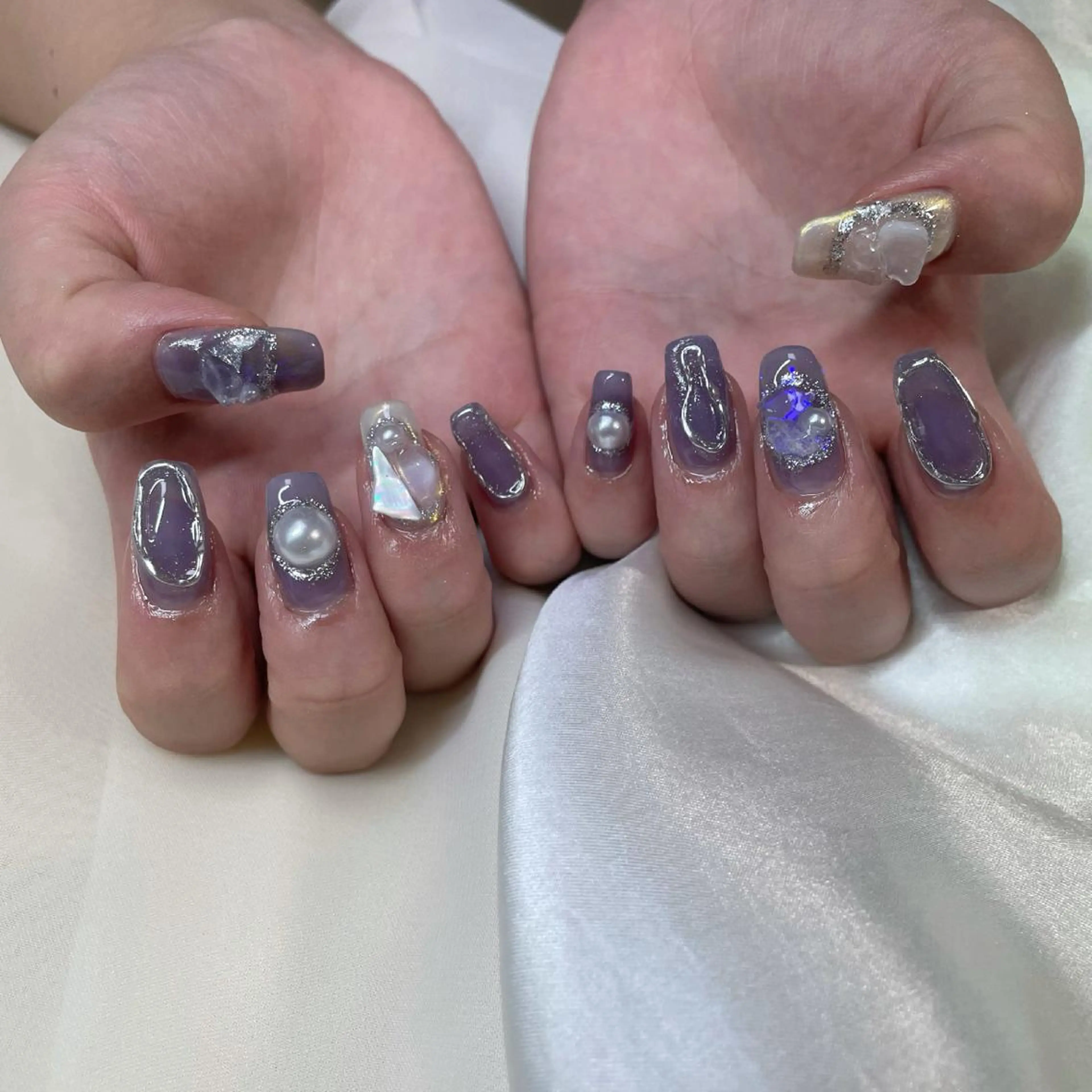 カラー ネイル パープル 𓂃🦢Aurora Swan🌙𓂃のネイルデザイン