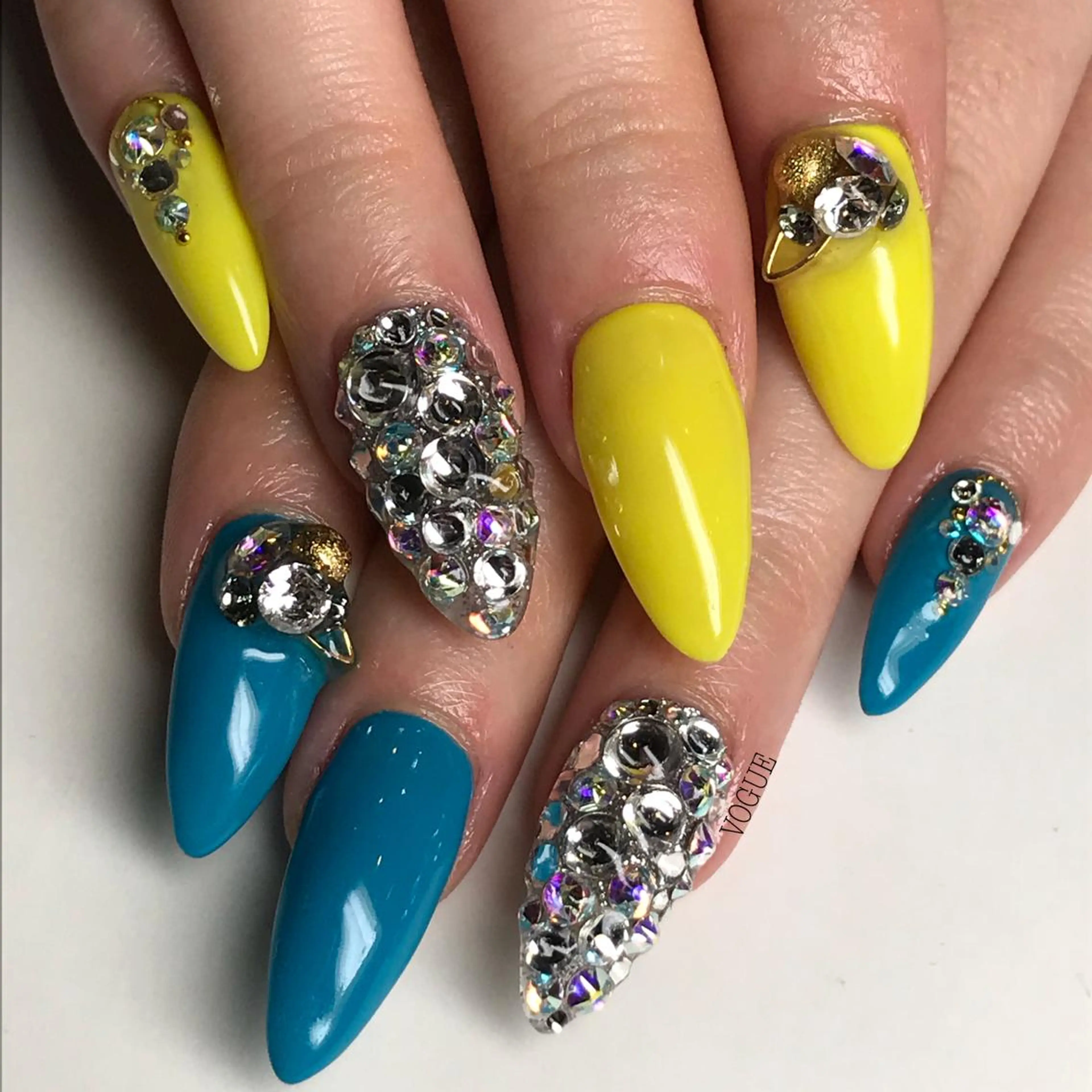 ネイル ハンドネイル VOGUE ×SWANのネイルデザイン