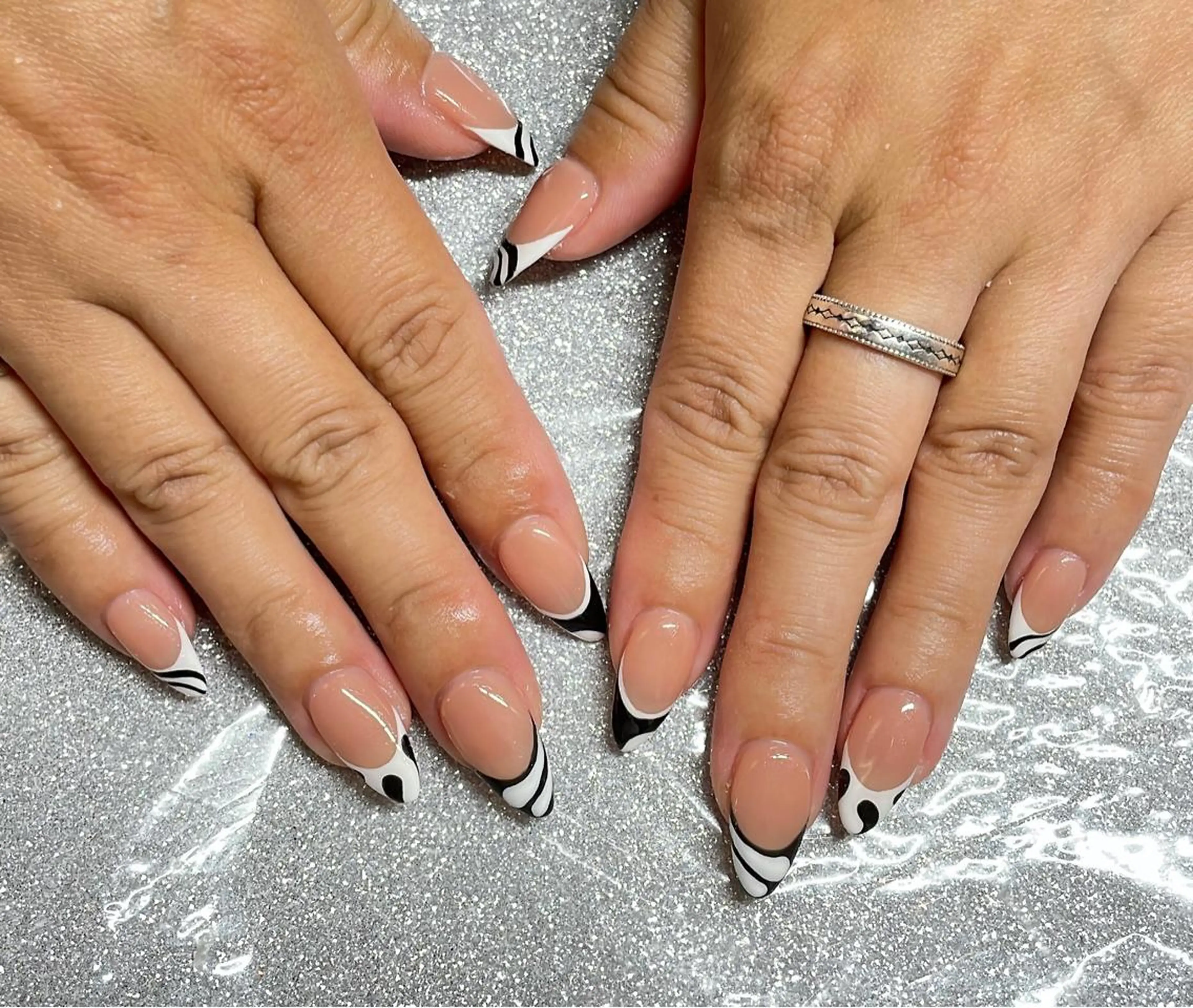 ネイル ハンドネイル VIERU 🌈🎀💖のネイルデザイン