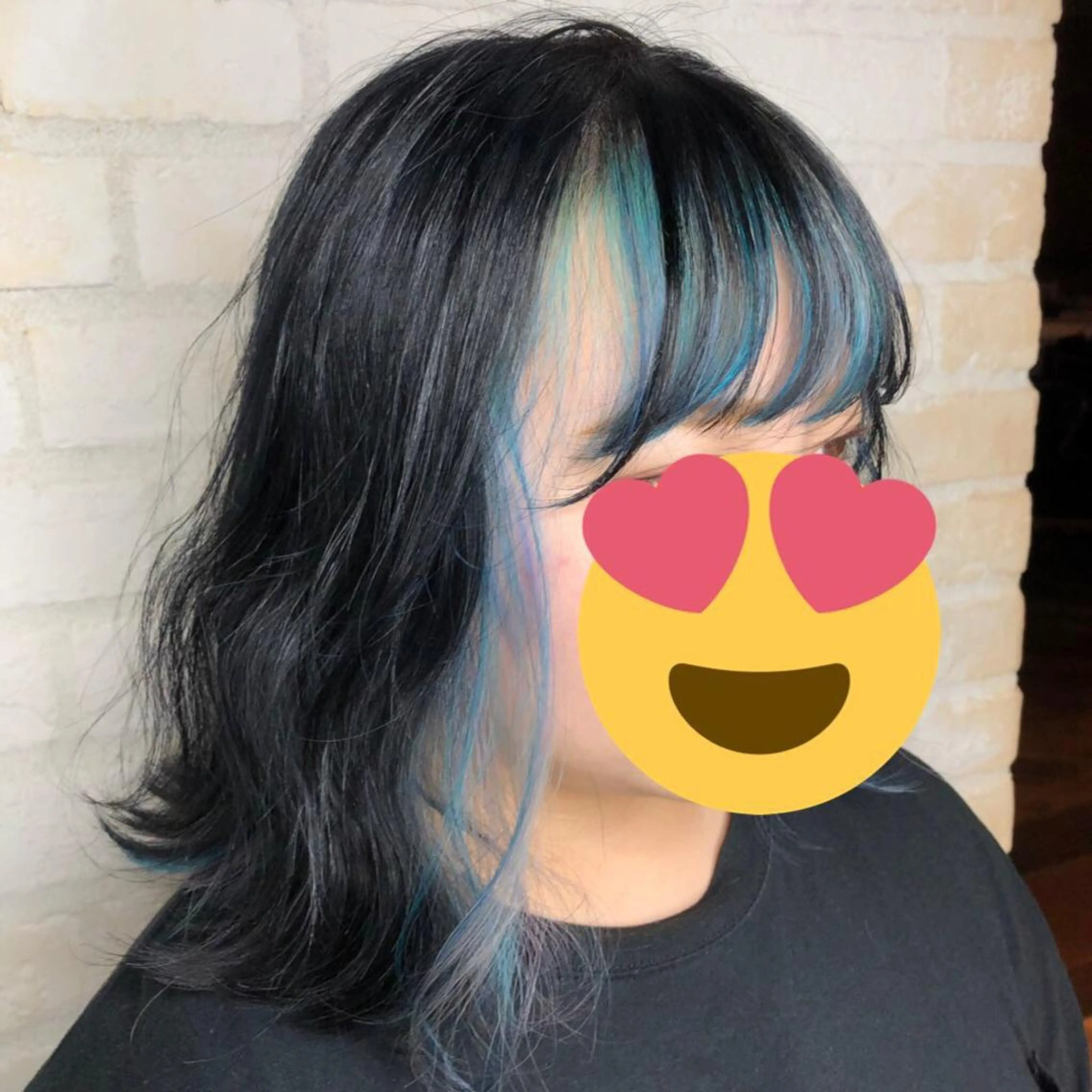 セミロング カラー ユニコーンカラー LEE HORIE所属・松田 百花のヘアスタイル