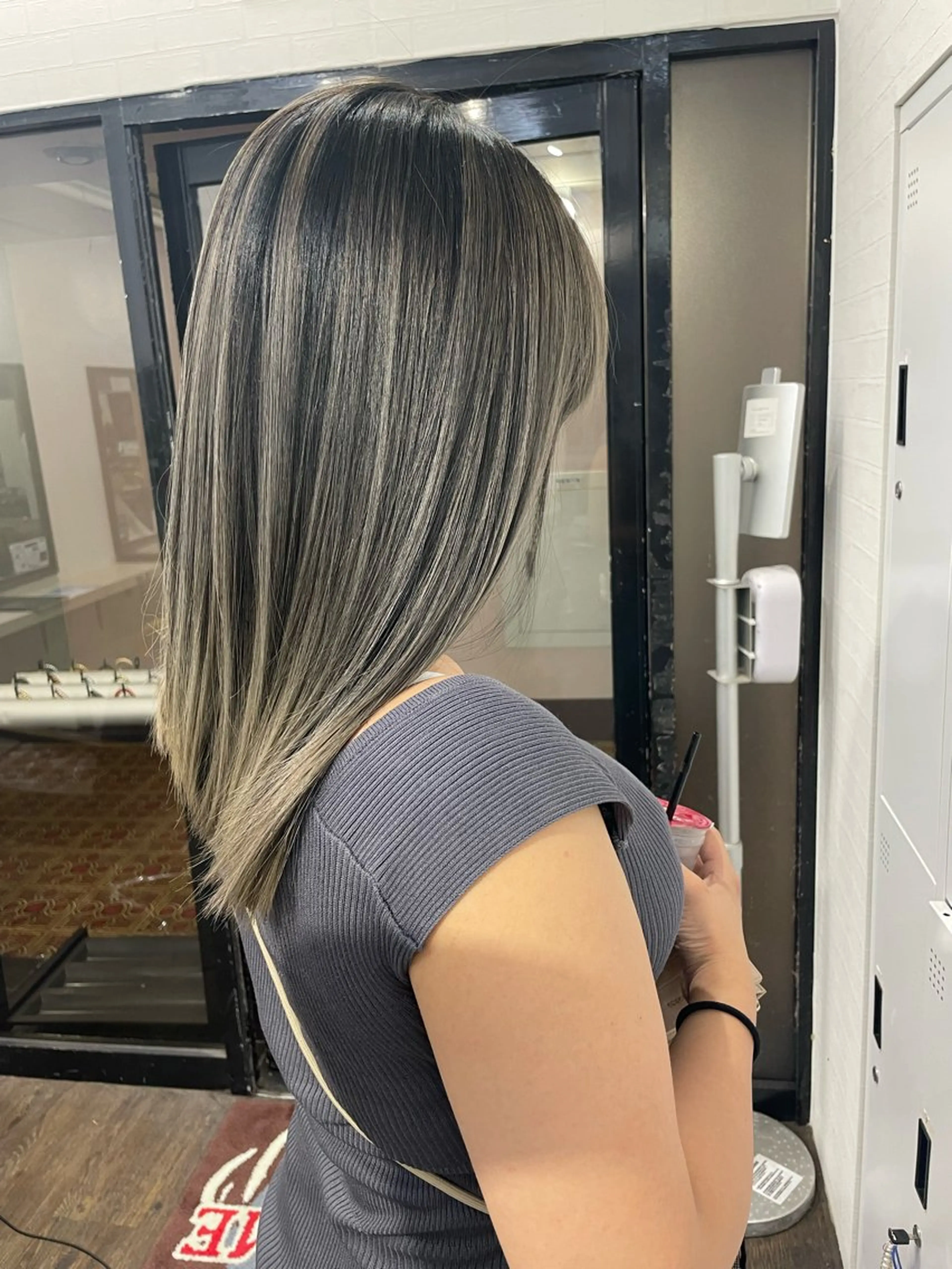 ミディアム カラー ヒカ/外国人風 デザインカラーのヘアスタイル