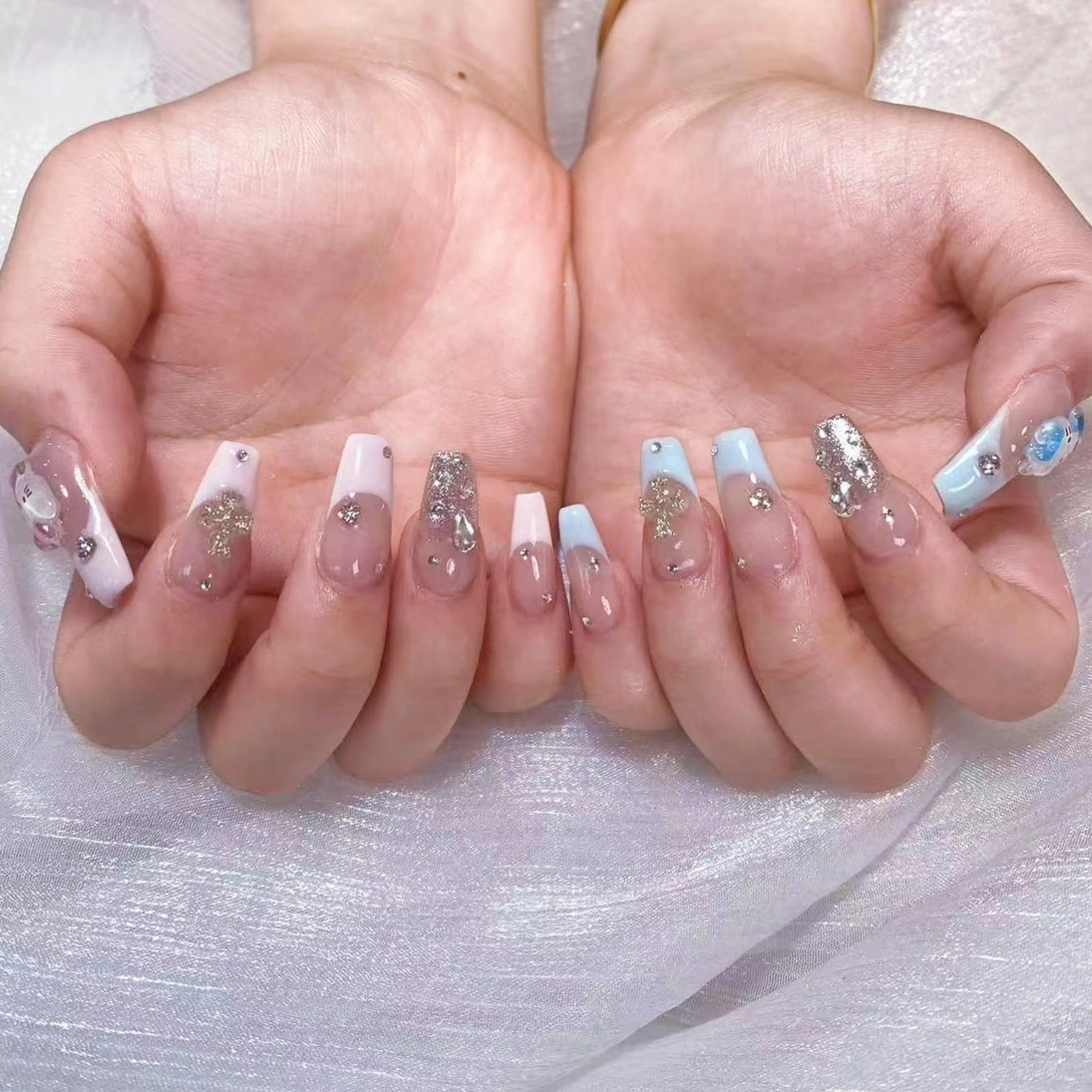 ネイル アートネイル オーロラネイル ガーリー キラキラネイル 韓国ネイル ハンドネイル DIAMOND 💅のネイルデザイン