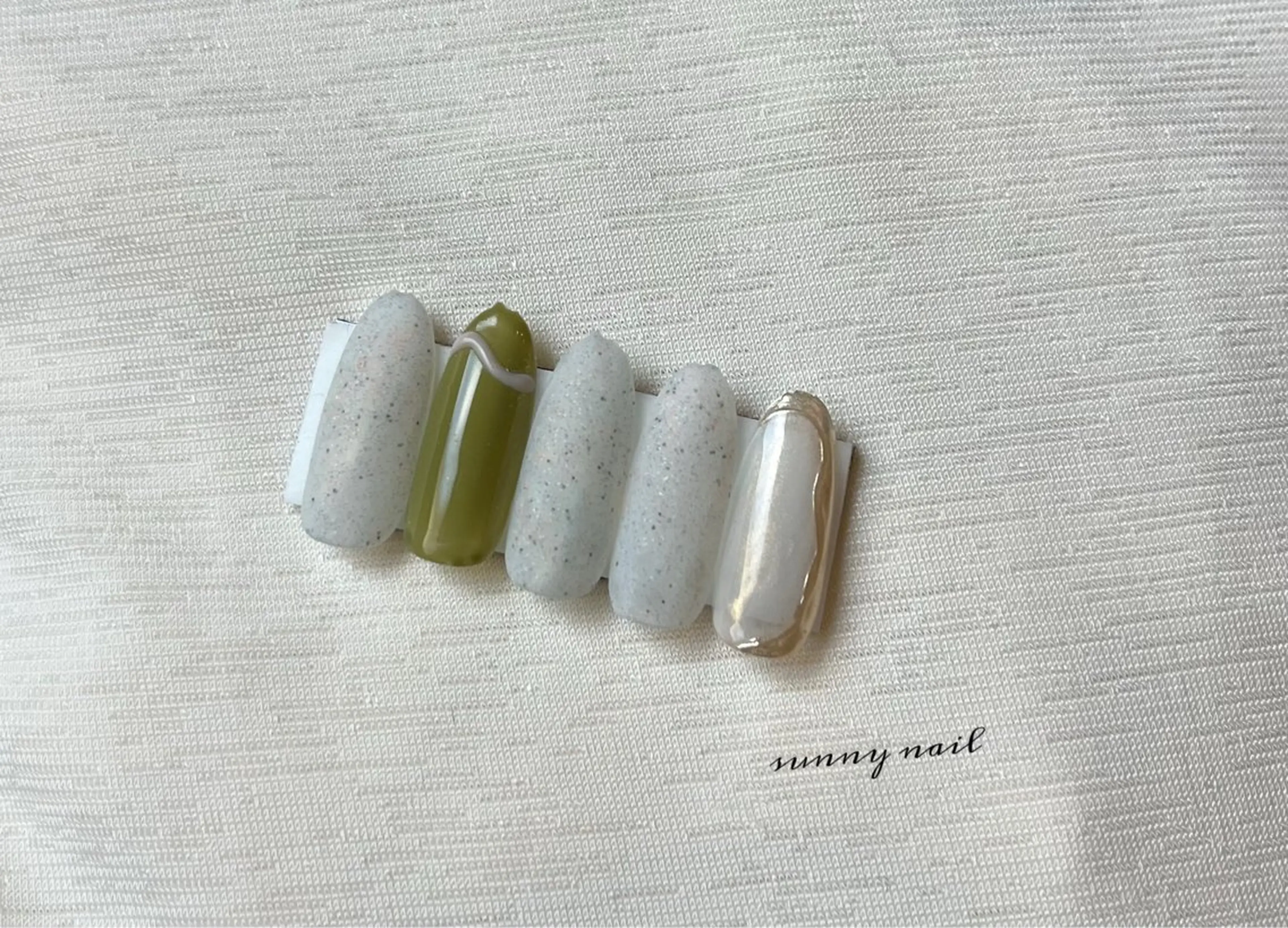 ネイル ジェルネイル グリーン ミラーネイル ニュアンスネイル パラジェル sunny nailのネイルデザイン