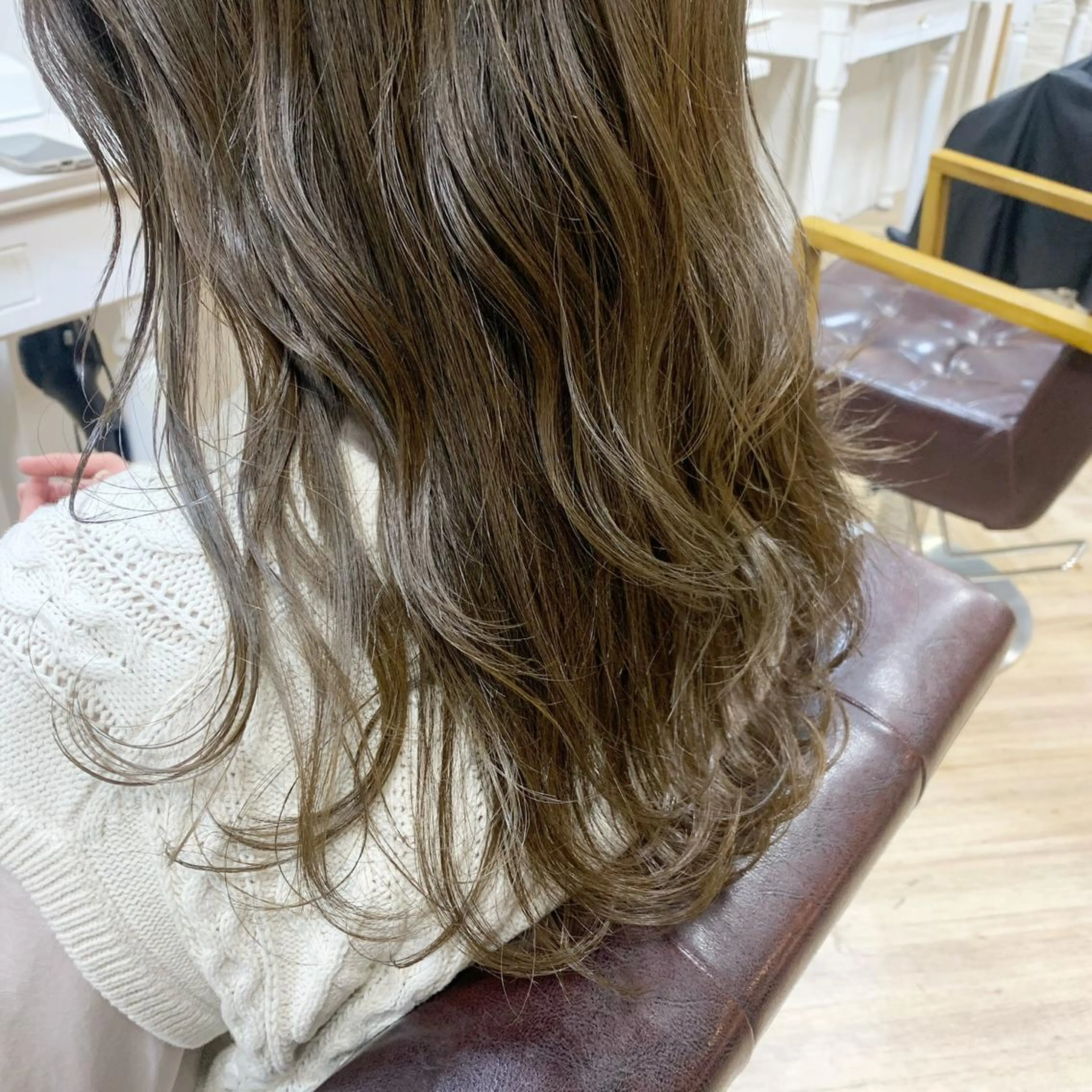 ロング カラー グレージュ ハイライトカラー ハイライト カット ヘアカラー 【Uneユヌ】菊地 春那のヘアスタイル