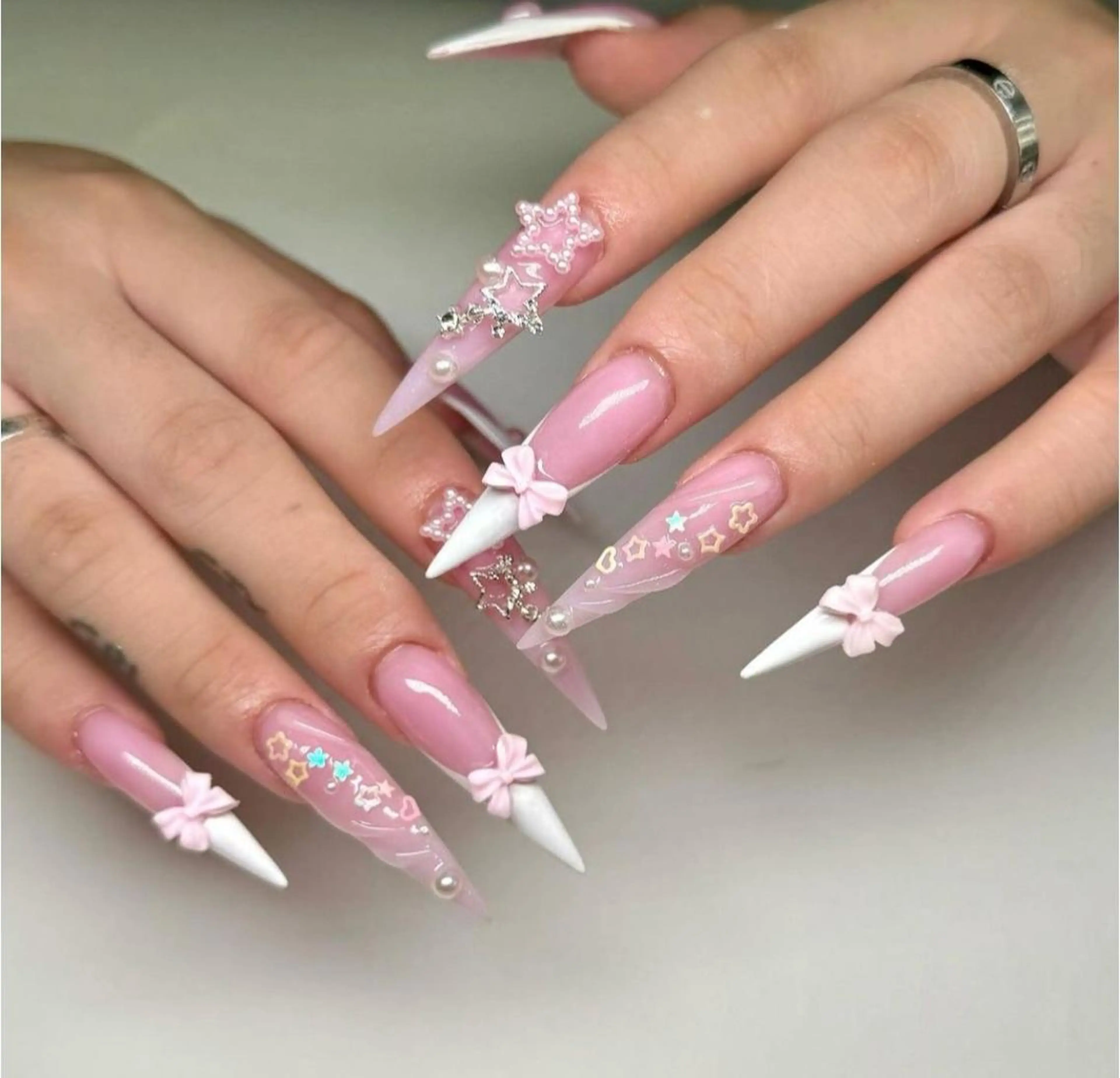 ネイル 長さ出し フレンチネイル グラデーション 卒業式 マグネットネイル ハンドネイル MIHANA NAILのネイルデザイン