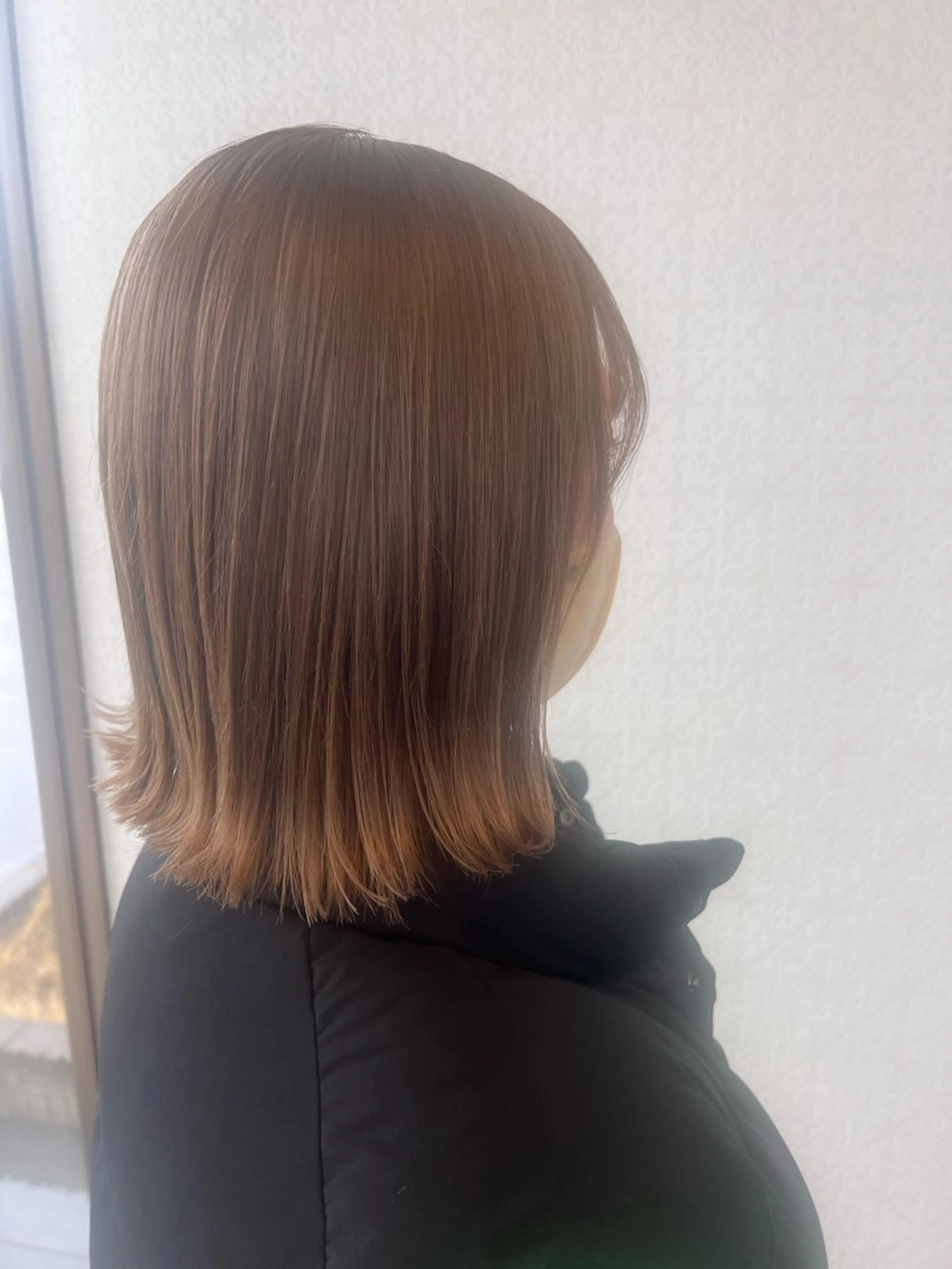 ショート カラー 切りっぱなしボブ ベージュカラー ミルクティーベージュ ボブ 豊田 恭平のヘアスタイル