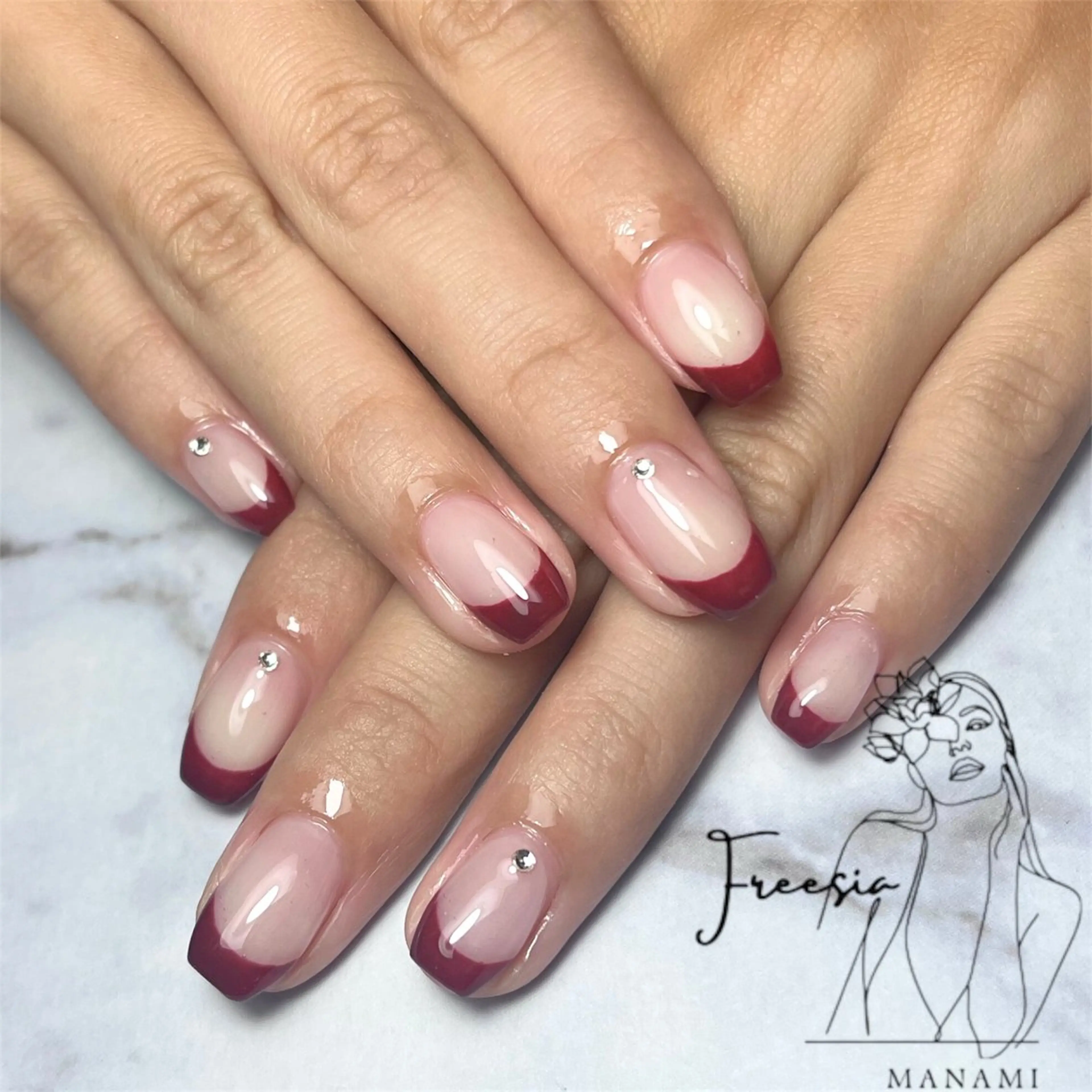 ネイル ボルドー フレンチネイル ストーンネイル ハンドネイル freesia Manamiのネイルデザイン