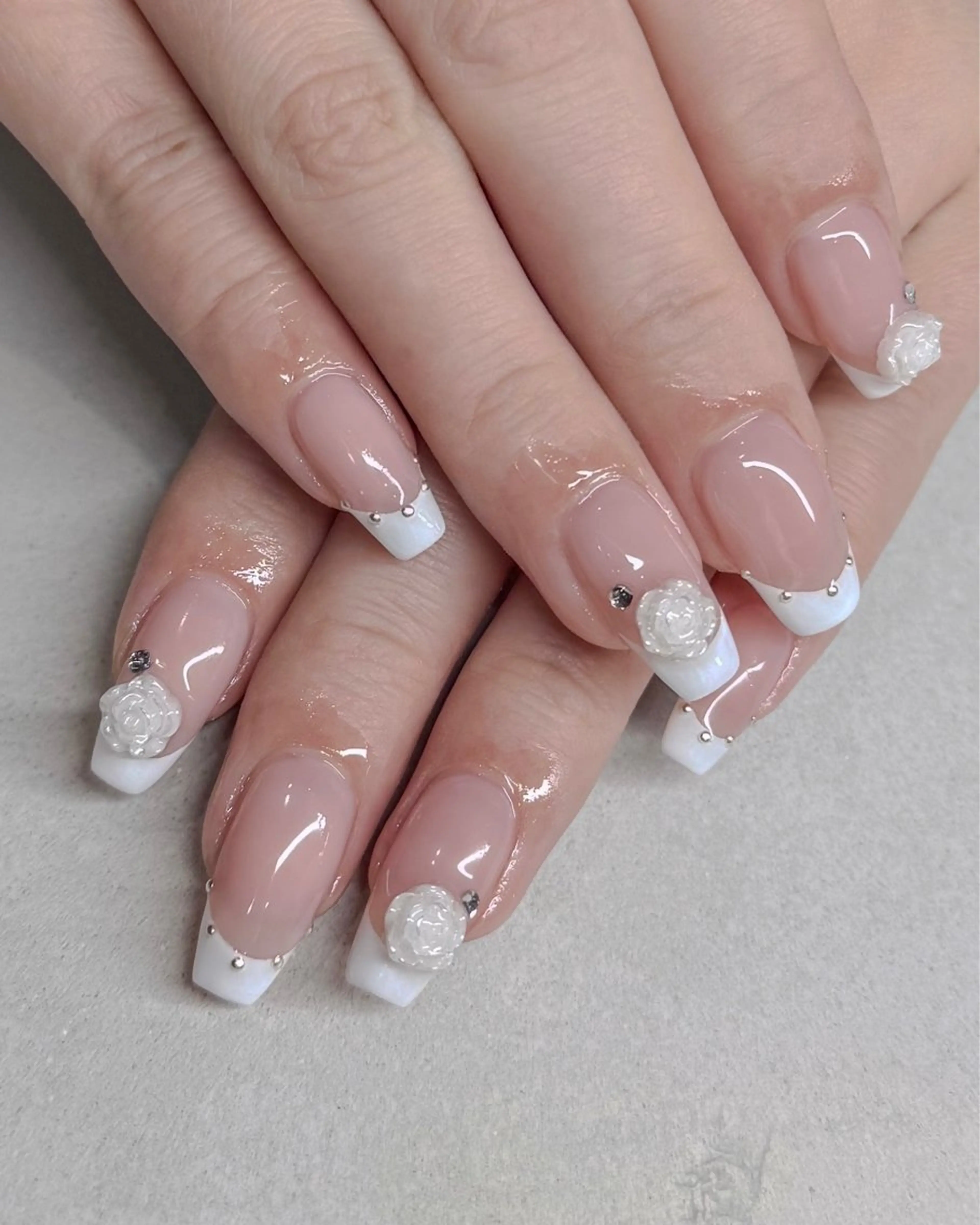 ネイル シンプルネイル ストーンネイル ハンドネイル ハンドケア num-fi Aiのネイルデザイン