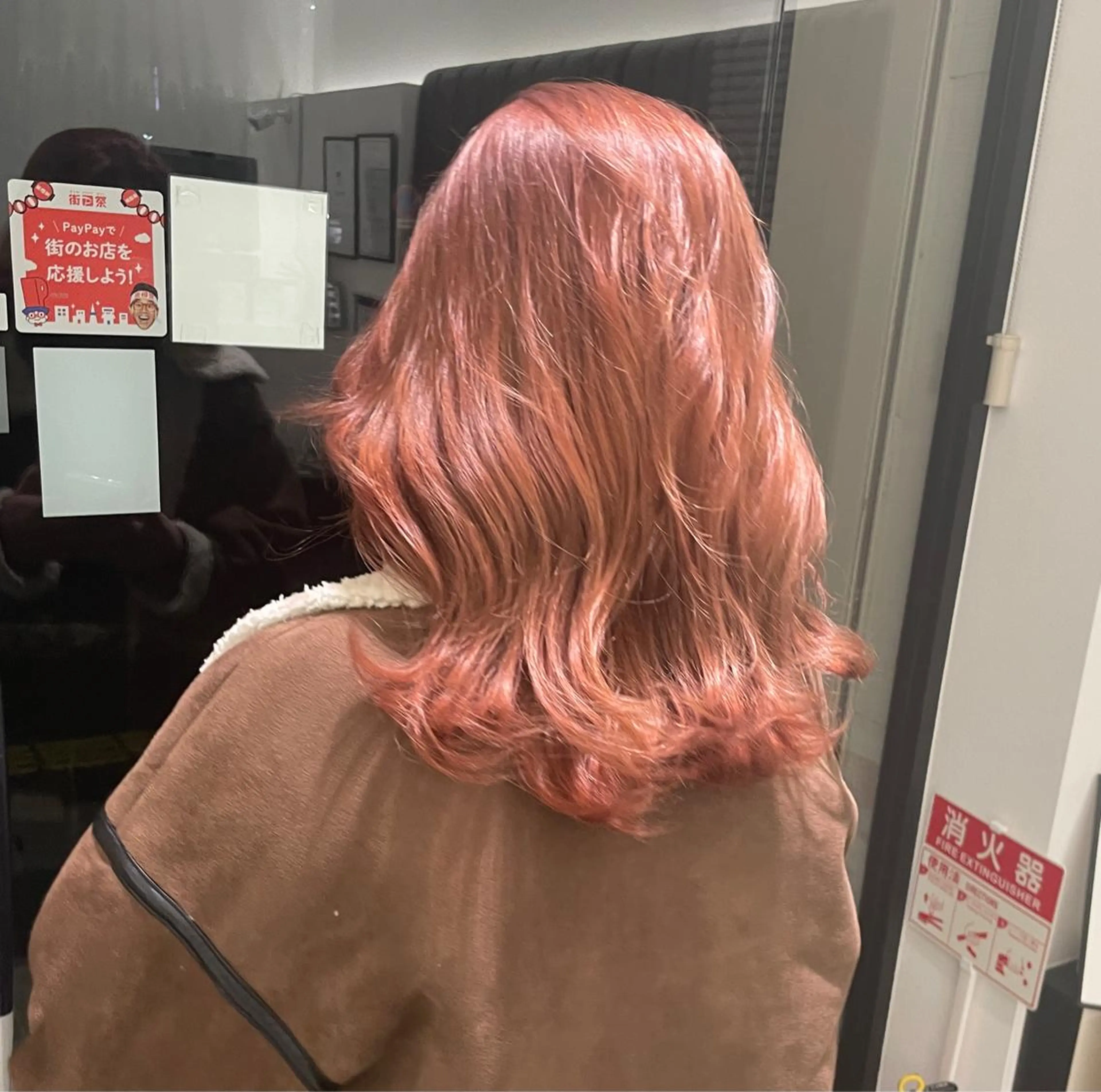 セミロング カラー ブリーチ ブラウンカラー カシス 海外レイヤー/赤み 消しカラー/上原聖奈のヘアスタイル