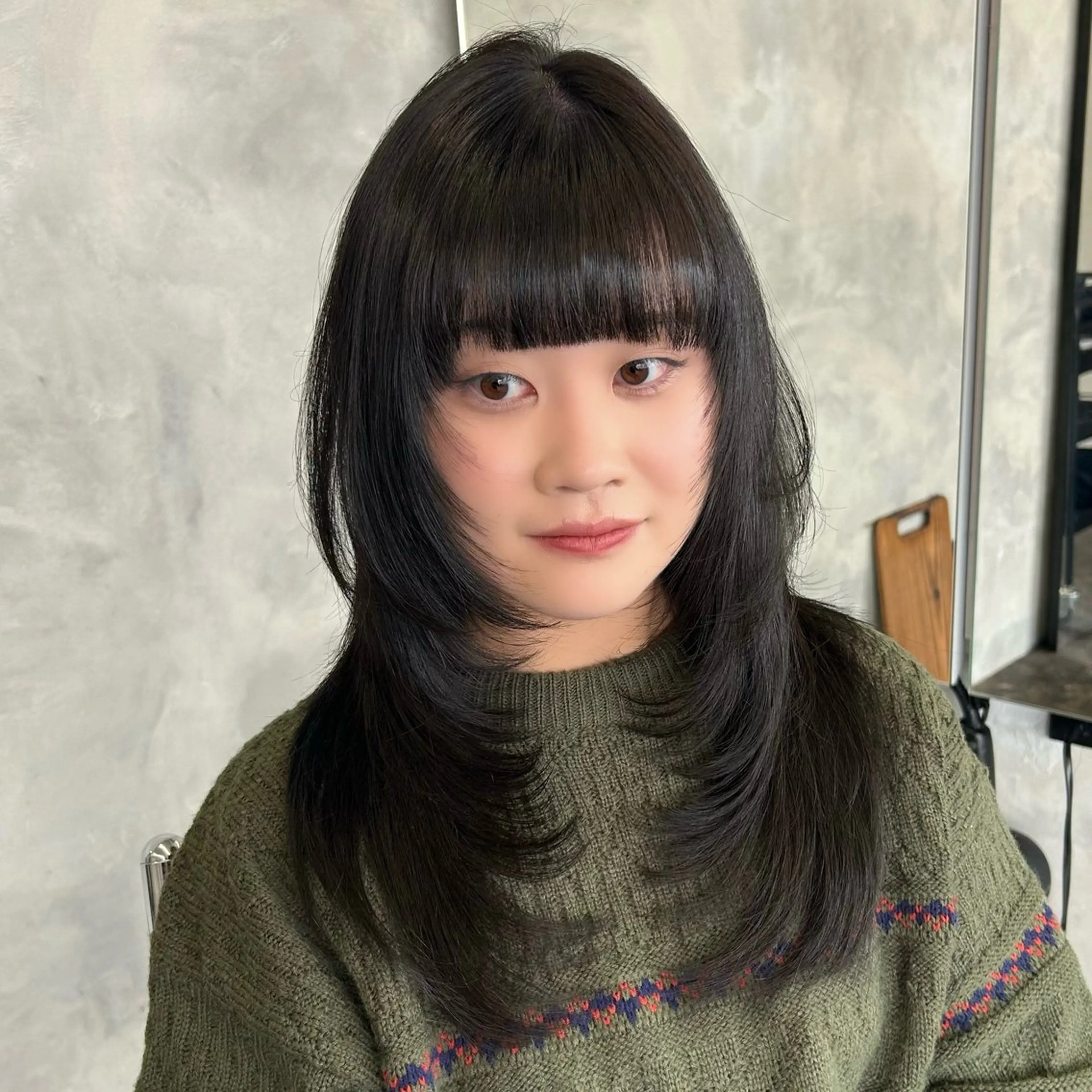 ロング カット ヘアカラー トリートメント 松川ヒナ|韓国レイヤ /耳つぼジュエリーのヘアスタイル