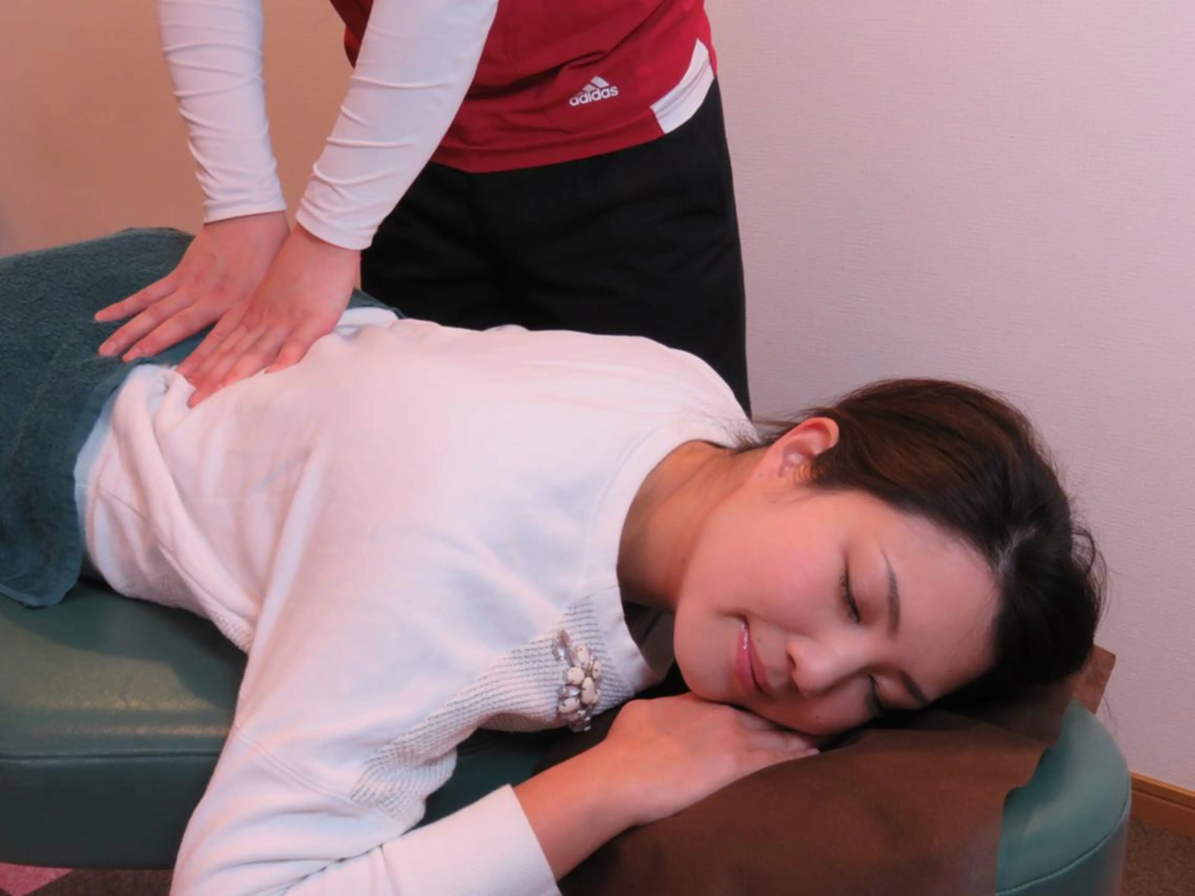 【初回500円引き🎶】骨盤調整付き全身整体+選べるドライヘッドスパor小顔調整　*⃣一番人気✨【施術時間110分程度】の写真